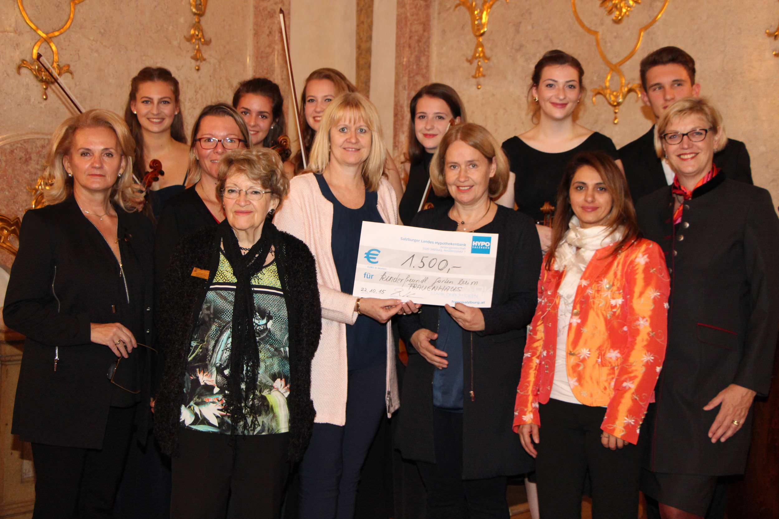 Freude über die Spende für´s Frauenhaus