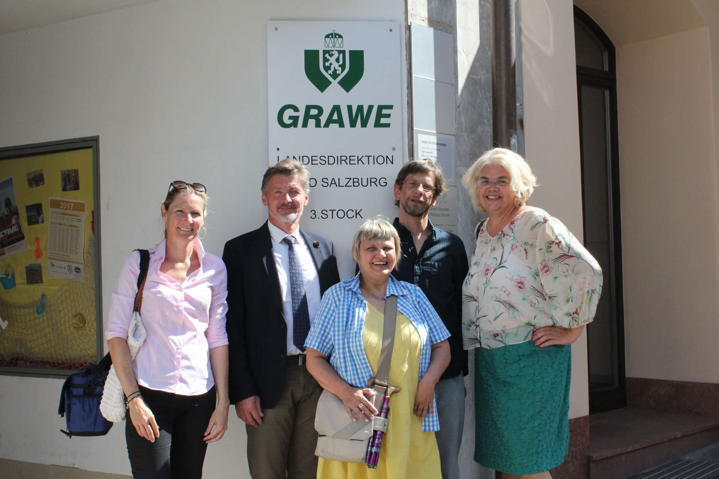 Gruppenbild vor der GRAWE Gruppenbild vor der GRAWE