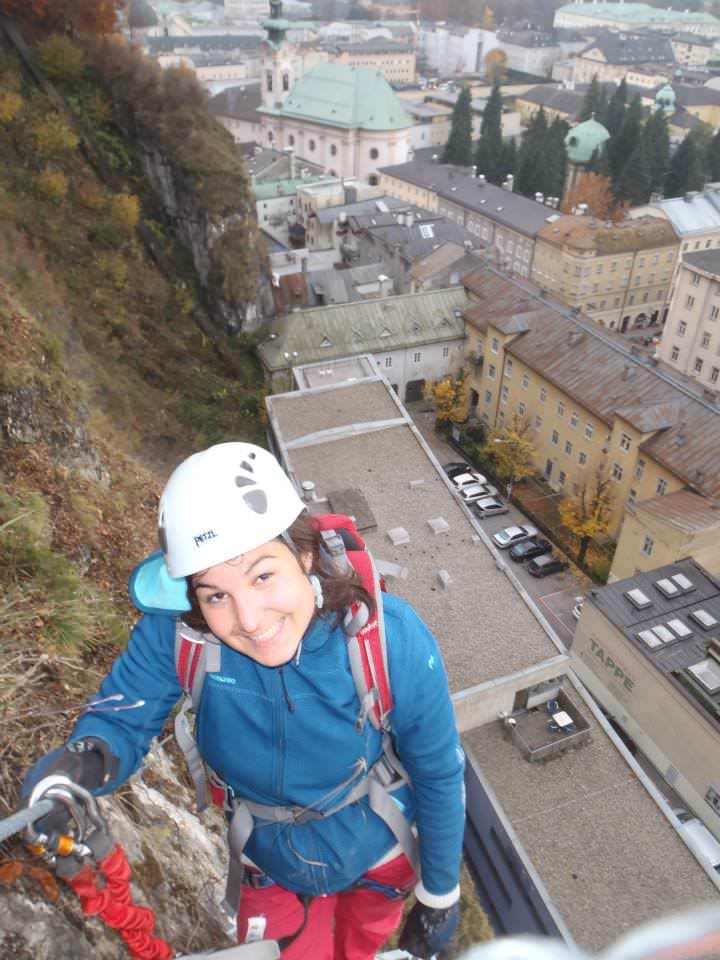 Isabel Bojanovsky am Klettersteig über der Altstad Isabel Bojanovsky am Klettersteig über der Altstad