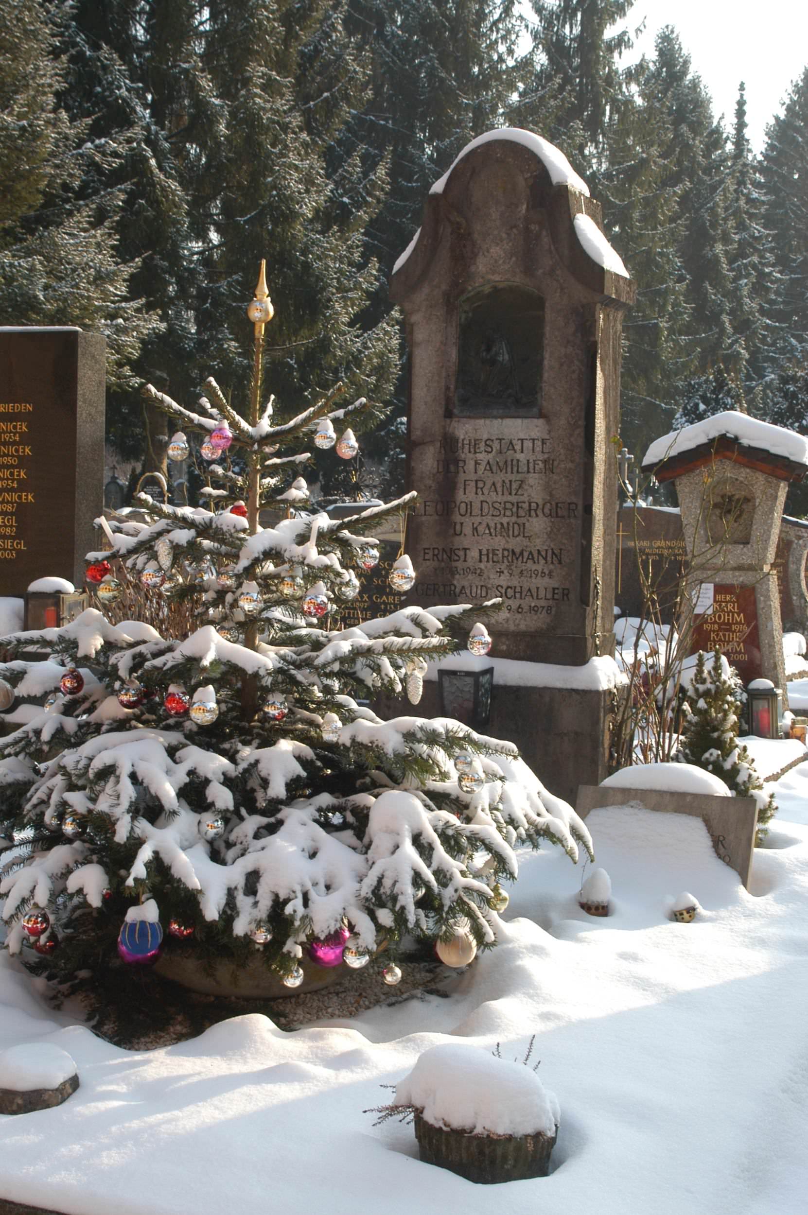 Kommunalfriedhof im Winter Kommunalfriedhof im Winter