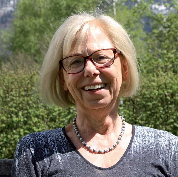 Liest kritisch-humorige Texte zum Muttertag Liest kritisch-humorige Texte zum Muttertag