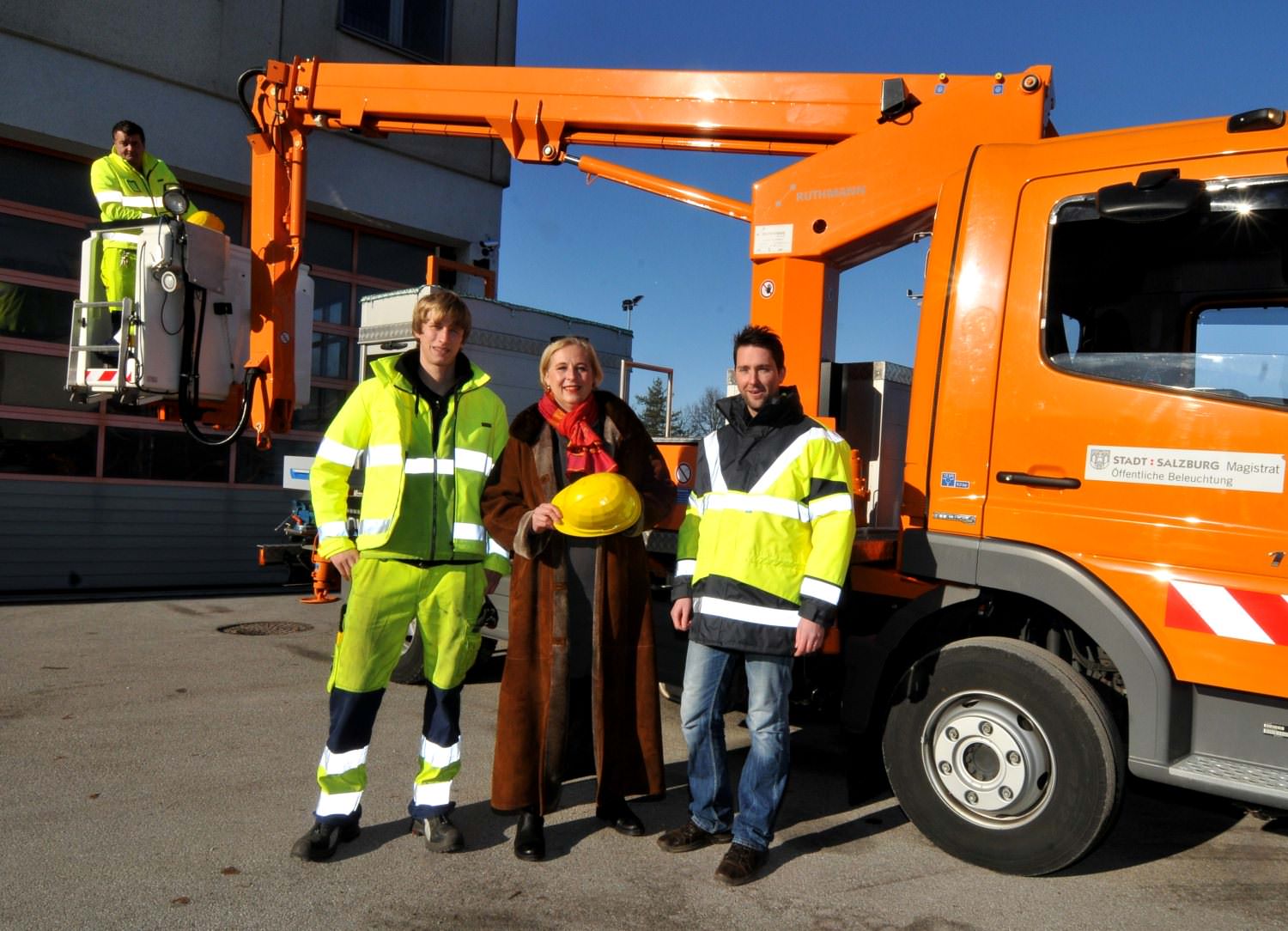 Neuer Hubsteiger für Straßenbeleuchtung Neuer Hubsteiger für Straßenbeleuchtung