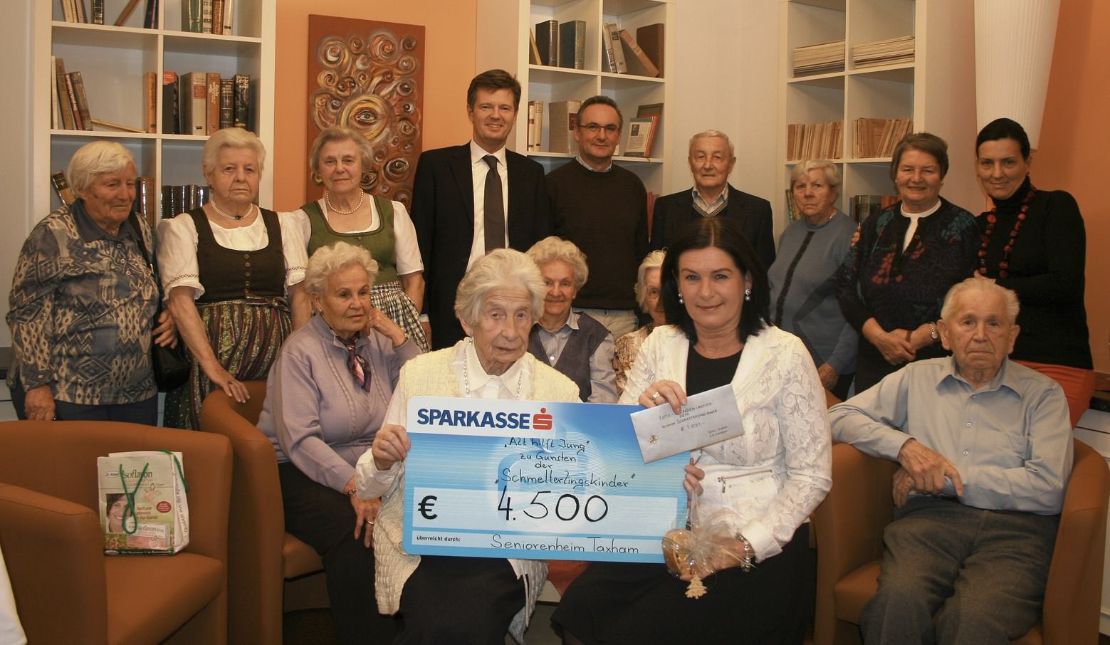 Scheckübergabe im Seniorenheim Taxham