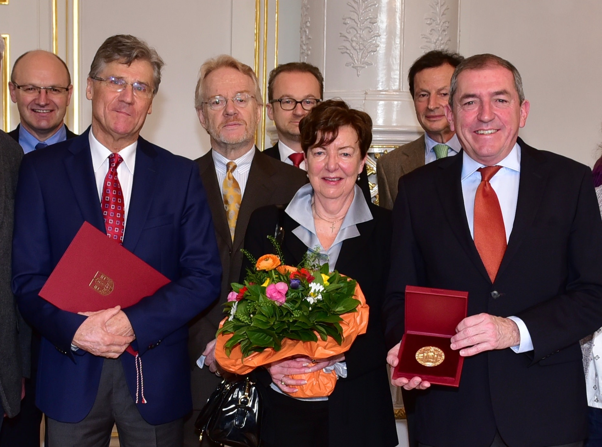 Stadtsiegel in Gold für Dkfm. Bernd Gaubinger Stadtsiegel in Gold für Dkfm. Bernd Gaubinger