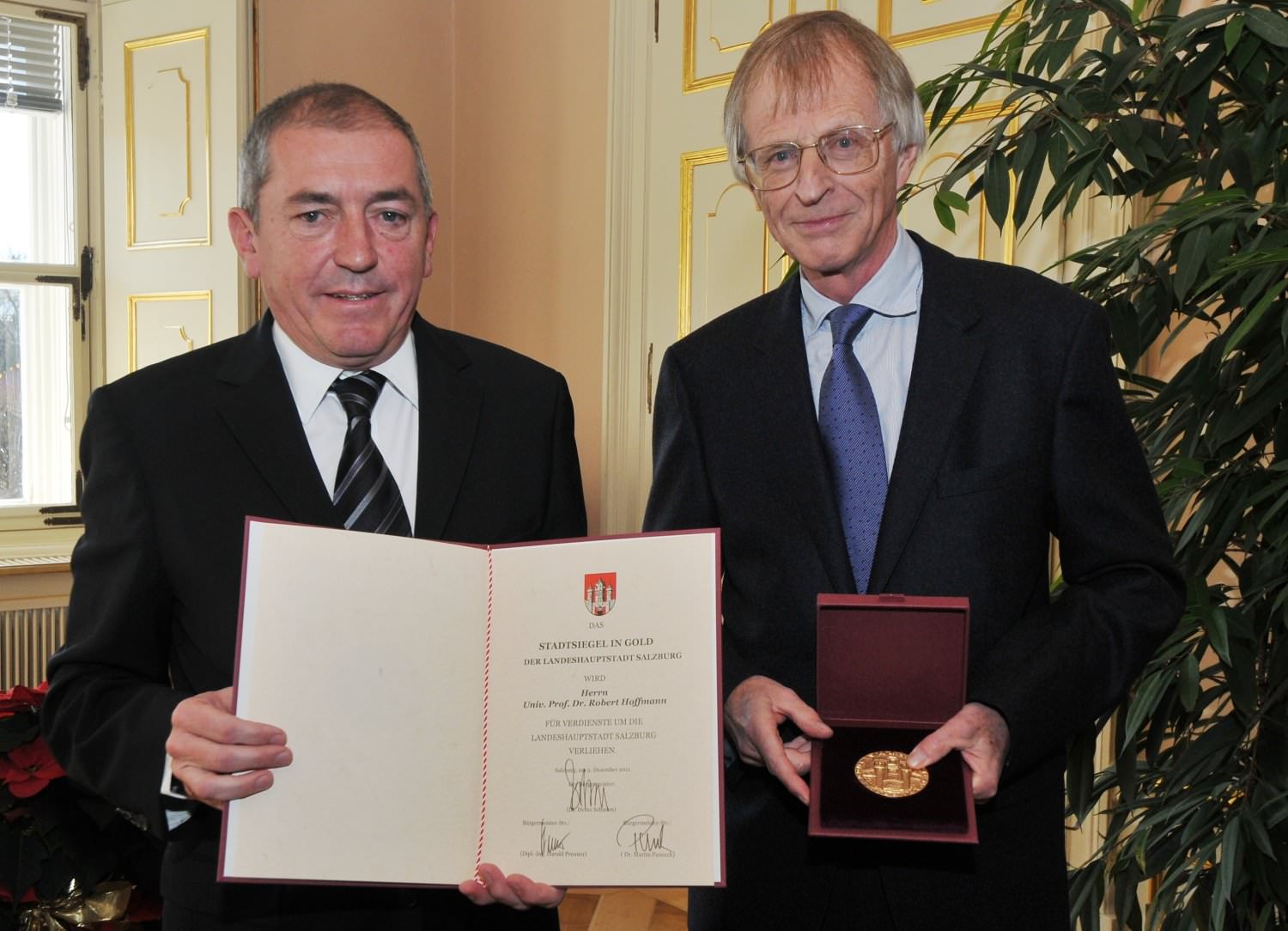 Stadtsiegel in Gold für Prof. Robert Hoffmann Stadtsiegel in Gold für Prof. Robert Hoffmann