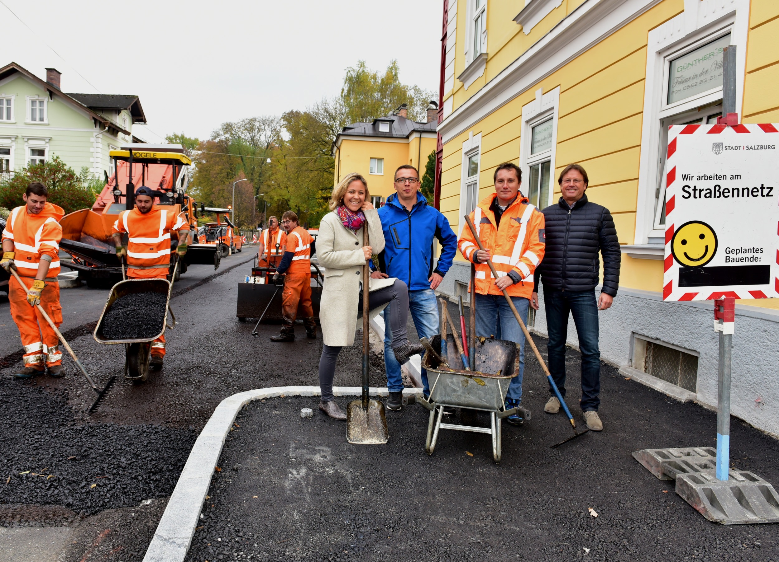 StR Unterkofler auf der Baustelle Kiener-Straße StR Unterkofler auf der Baustelle Kiener-Straße