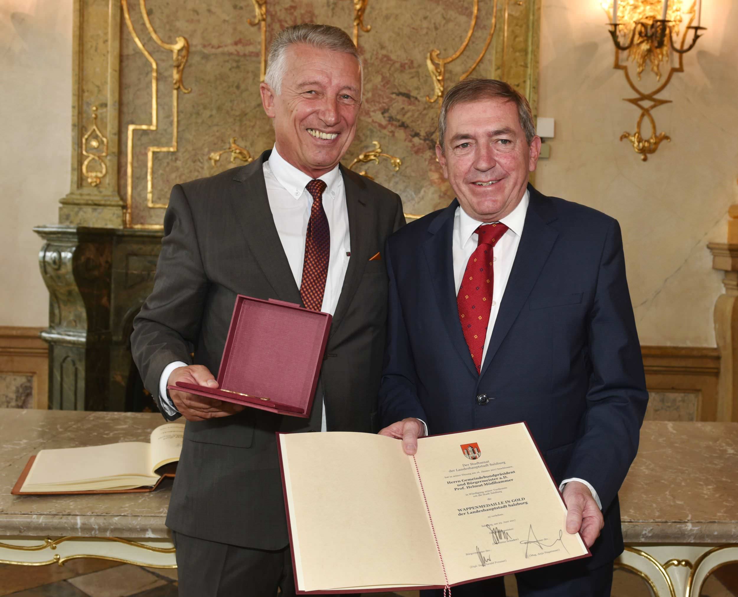 Wappenmedaille in Gold für Prof. Mödlhammer Wappenmedaille in Gold für Prof. Mödlhammer