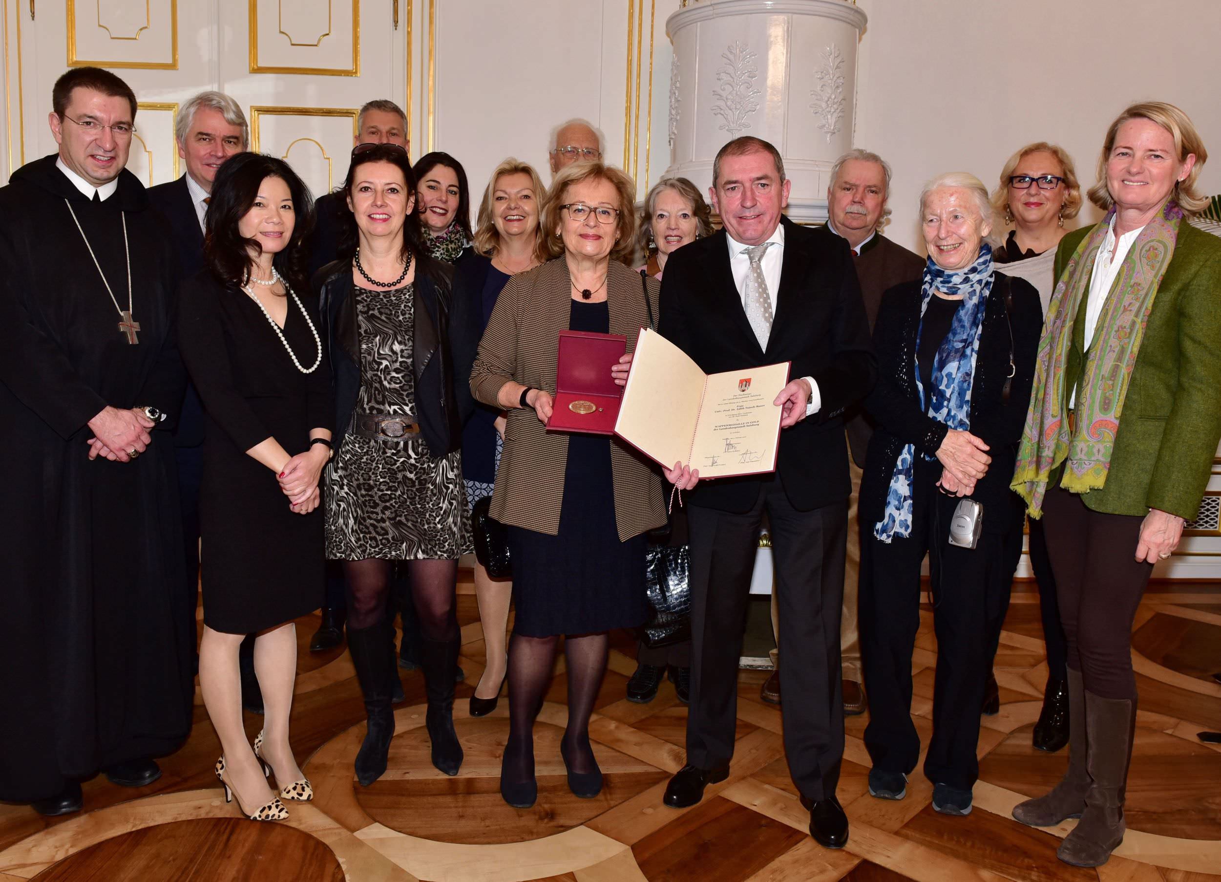 Wappenmedaille in Gold für Rechtsmedizinerin