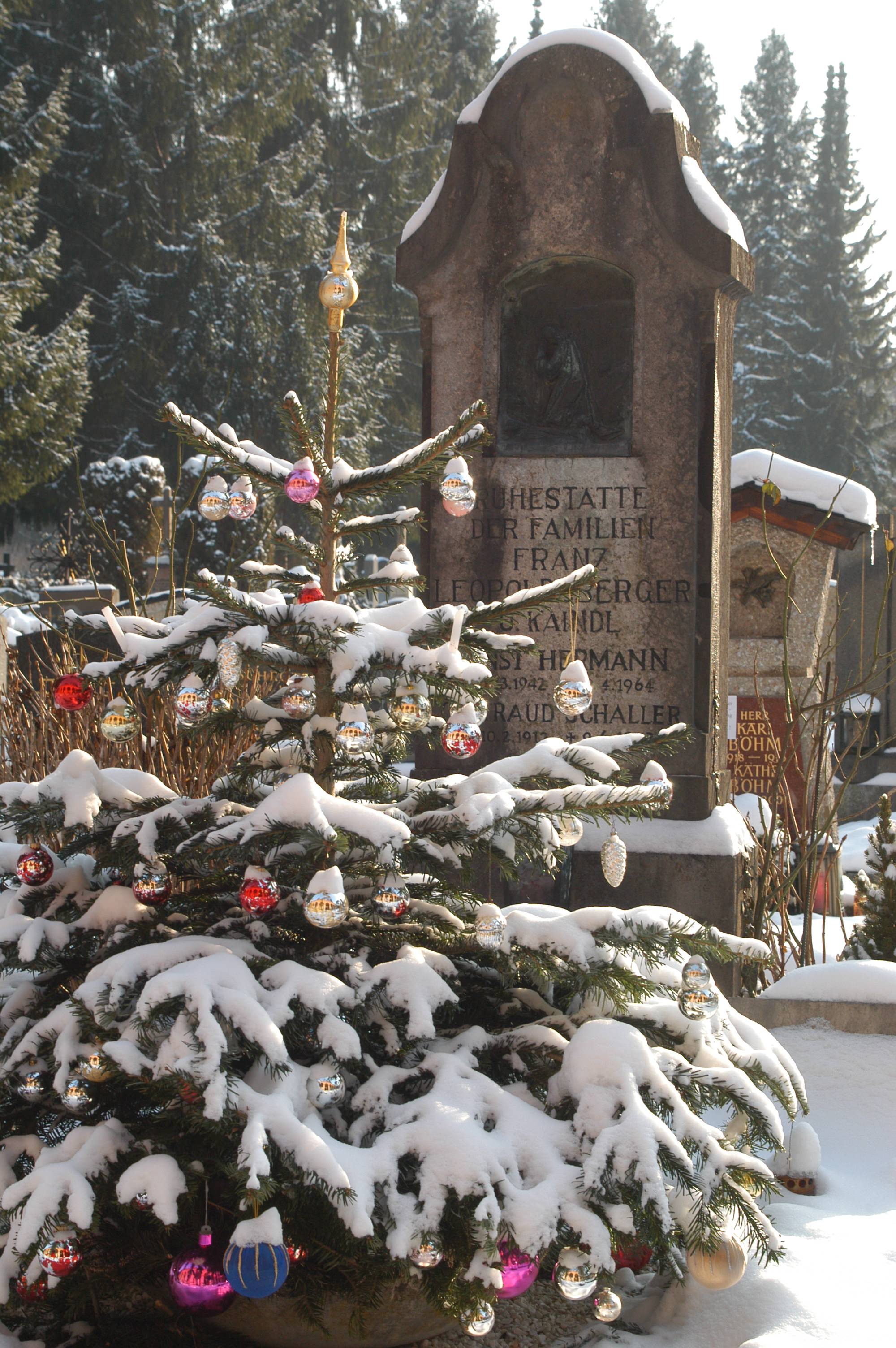 Weihnachten am Friedhof Weihnachten am Friedhof