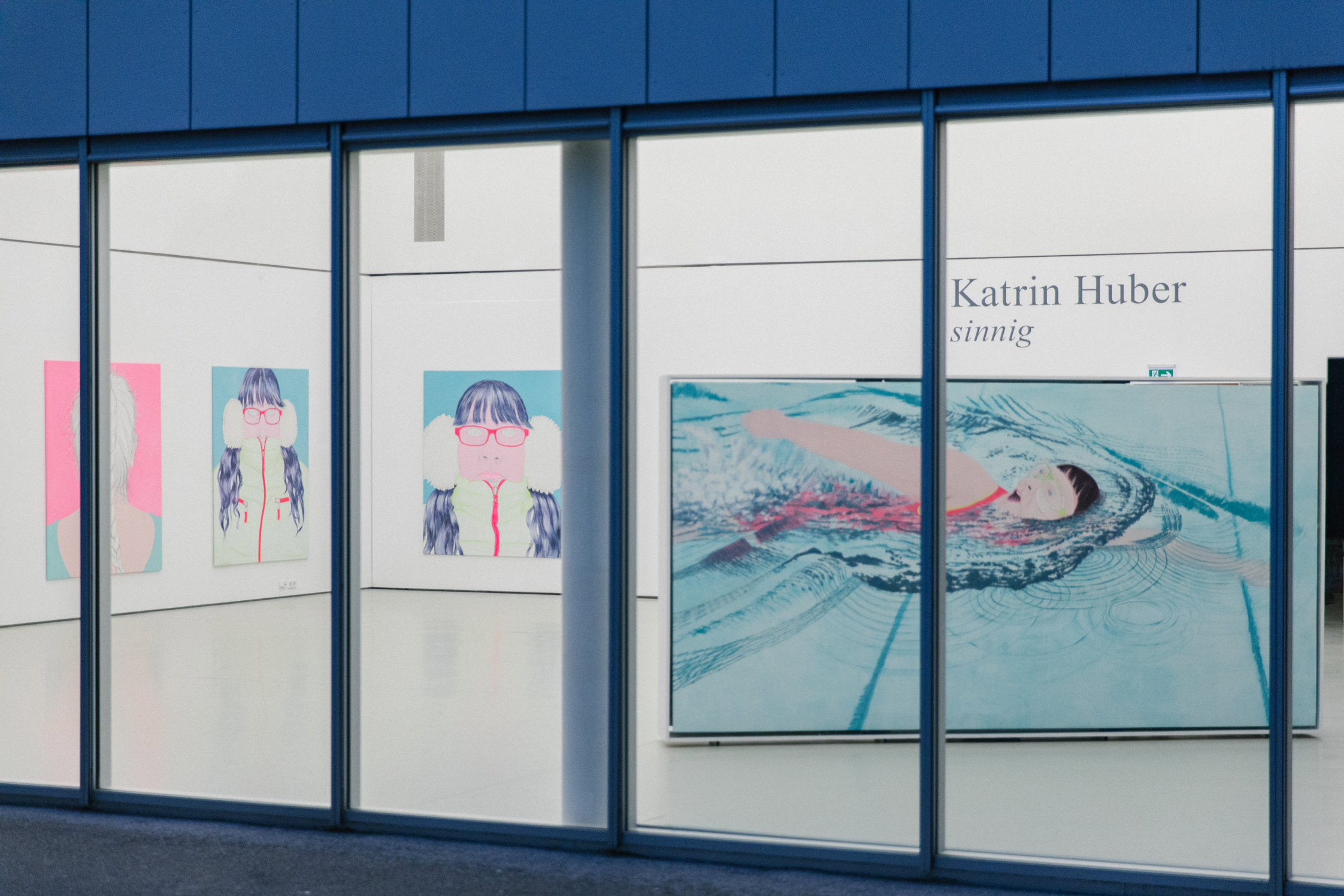 Die Ausstellungansicht des Projekt names Die Schwimmerin Teil 1 von Katrin Huber aus 2017.