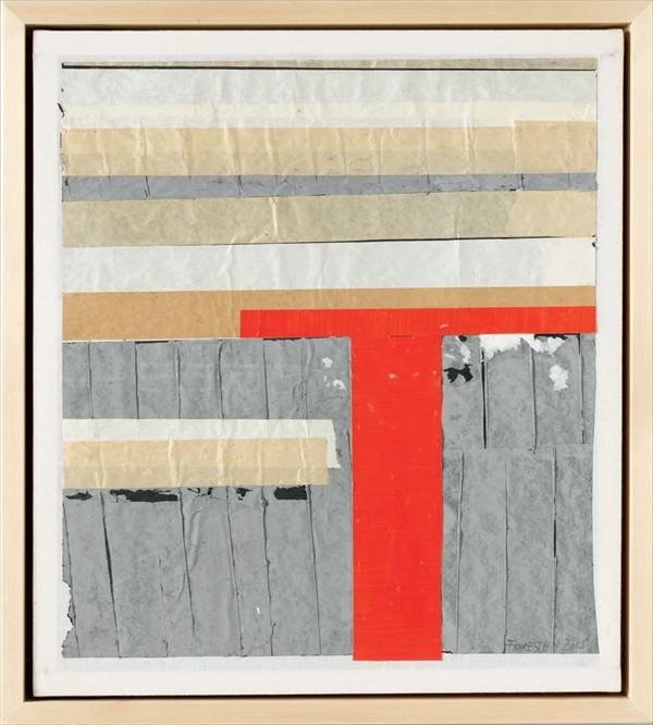 Strip-Cut-Collage, work 43 Bild mit Querstreifen in hellbeige, hellgrau und weiß in der oberen Hälfte und Längsstreifen in den gleiche Farben in der unteren Hälfte. Ein roter Längsstreifen und Querstreifen bilden dein T im rechten Viertel des Bildes..