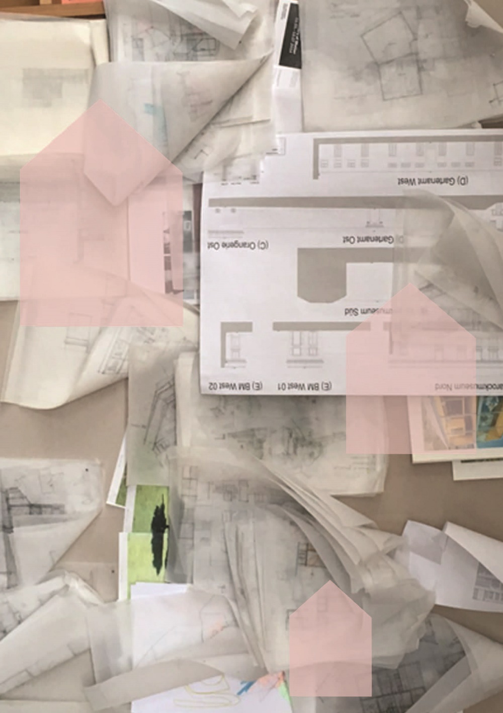 "houses–no houses" abstraktes Bild in grau und rosa Tönen gehalten