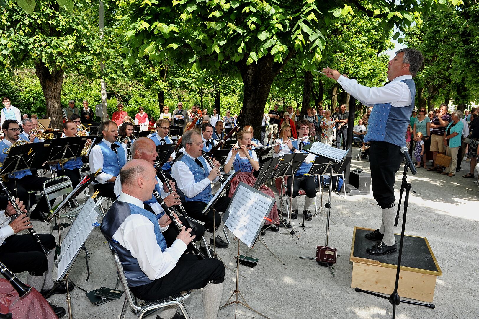die Stadtmusik Salzburg beim Promenadenkonzert mit Dirigent