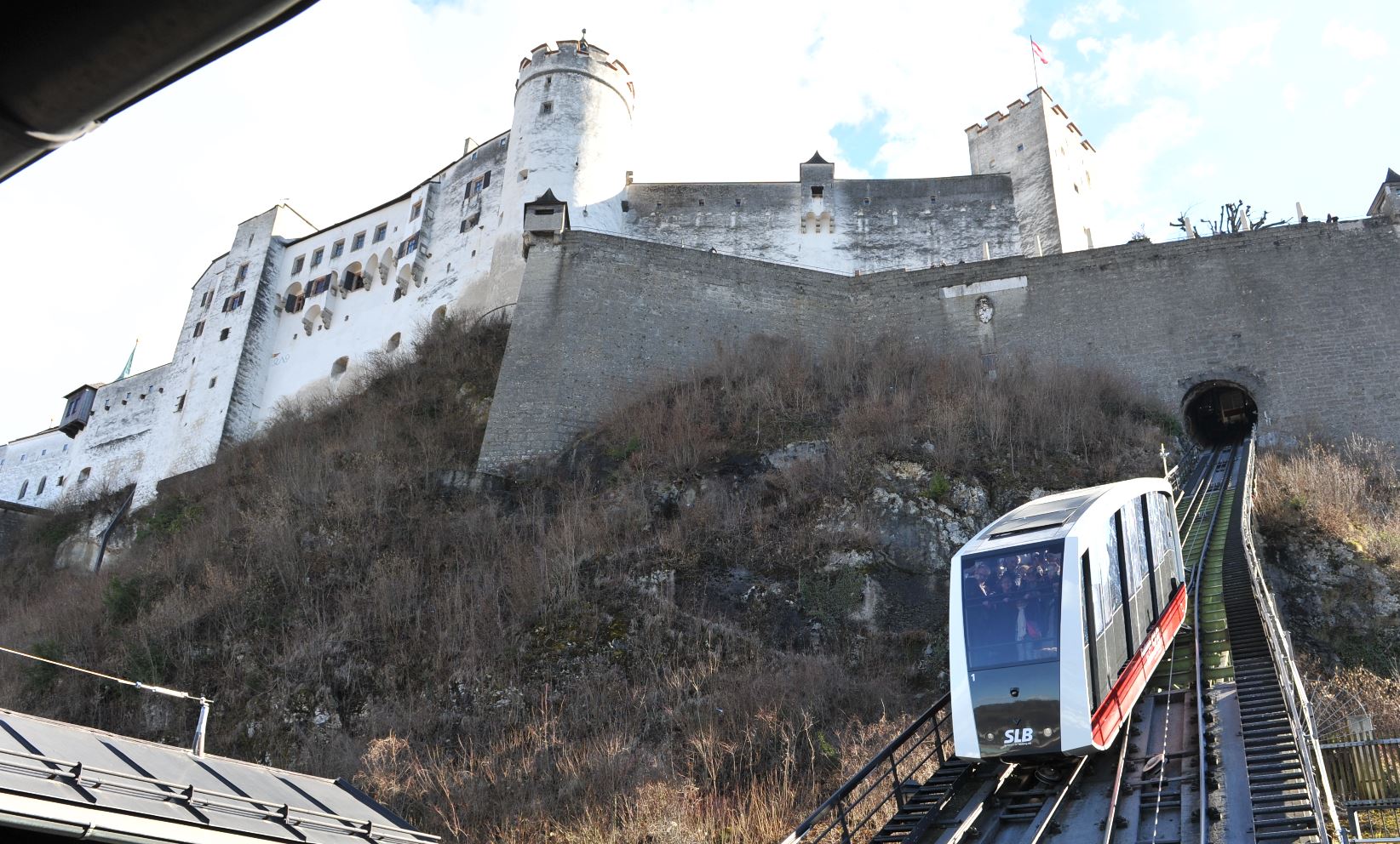 Die Festungsbahn talwärts