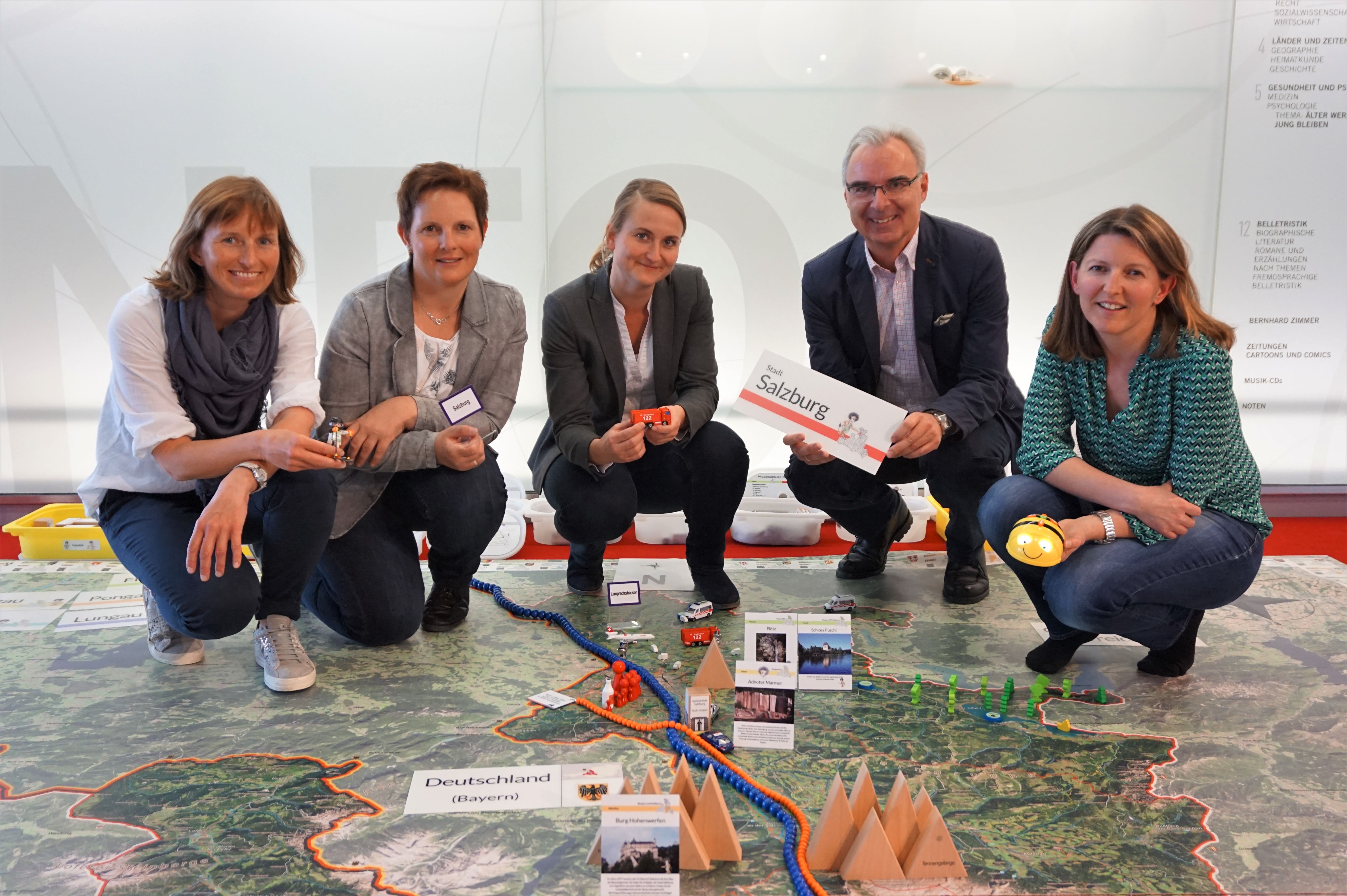 Wandern über die 3D-Landschaft: Wandern über die 3D-Landschaft: