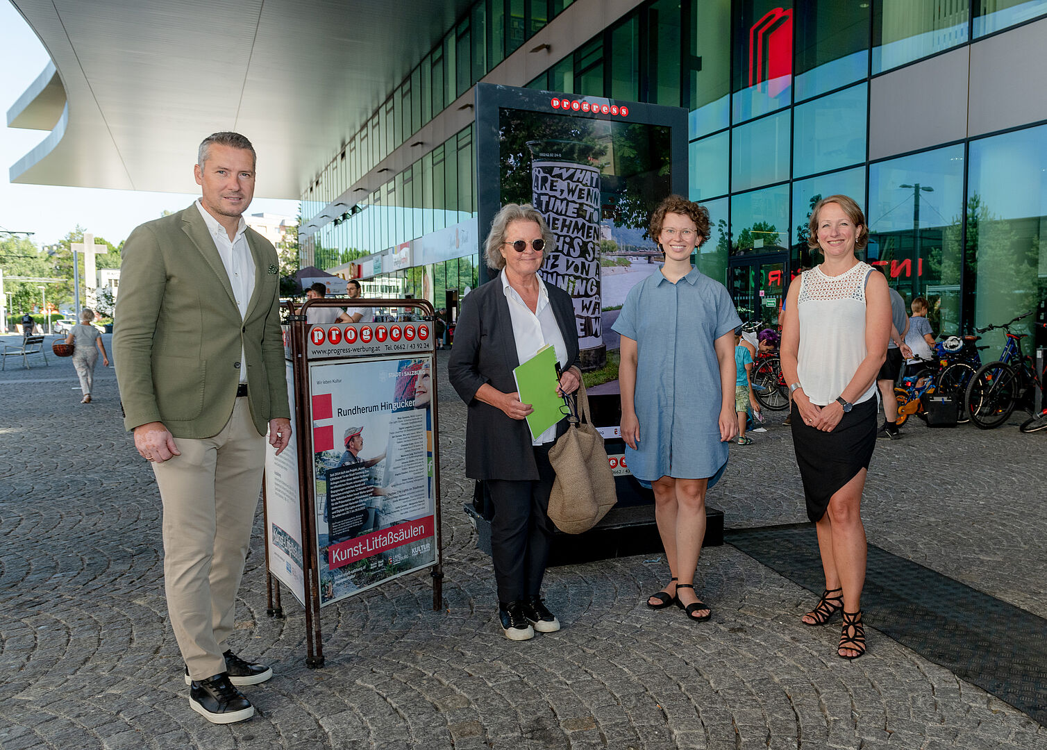 Präsentation der Litfaßsäulen und City-Lights: