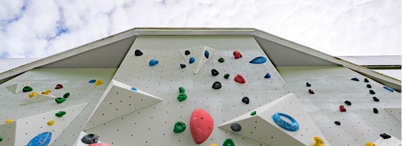 Kletterwand zum Frei Bouldern im Sportzentrum Mitte
