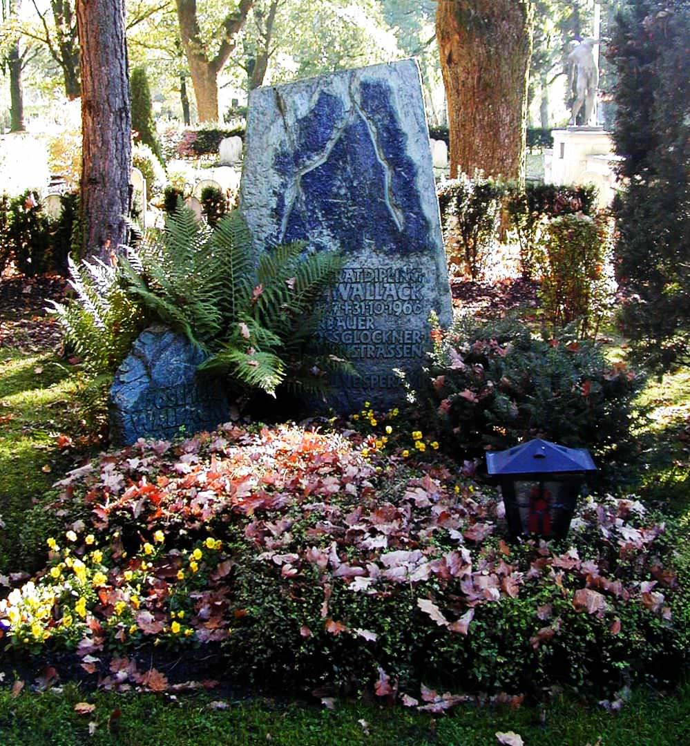 Das Ehrengrab von DI Franz Wallack.