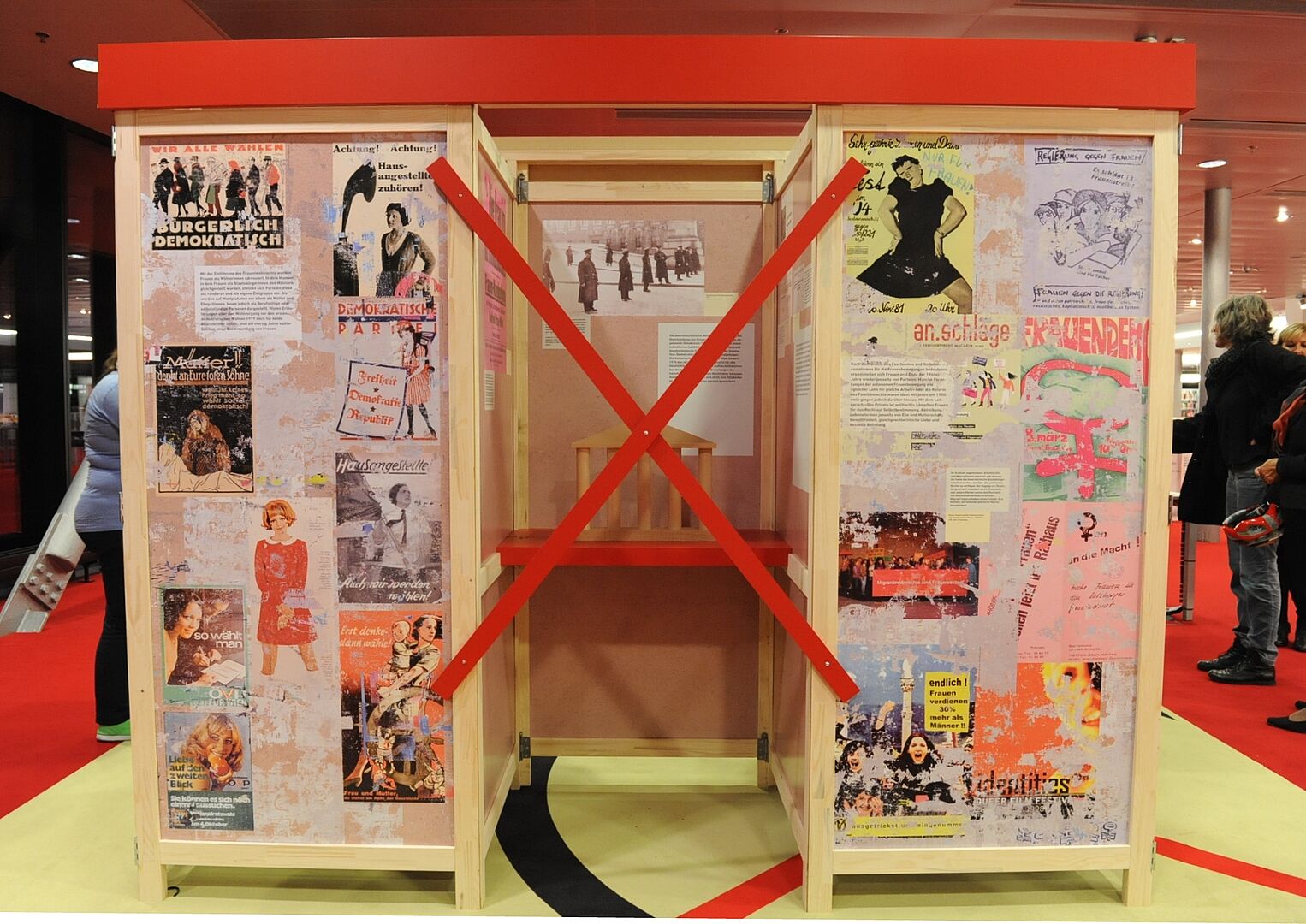 Die Wahlzelle als Ausstellungsort