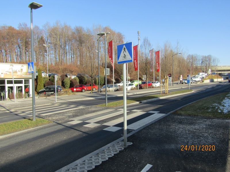 Niveaugleiche Radfahrueberfahrt an der Carl-Zuckermayer-Strasse