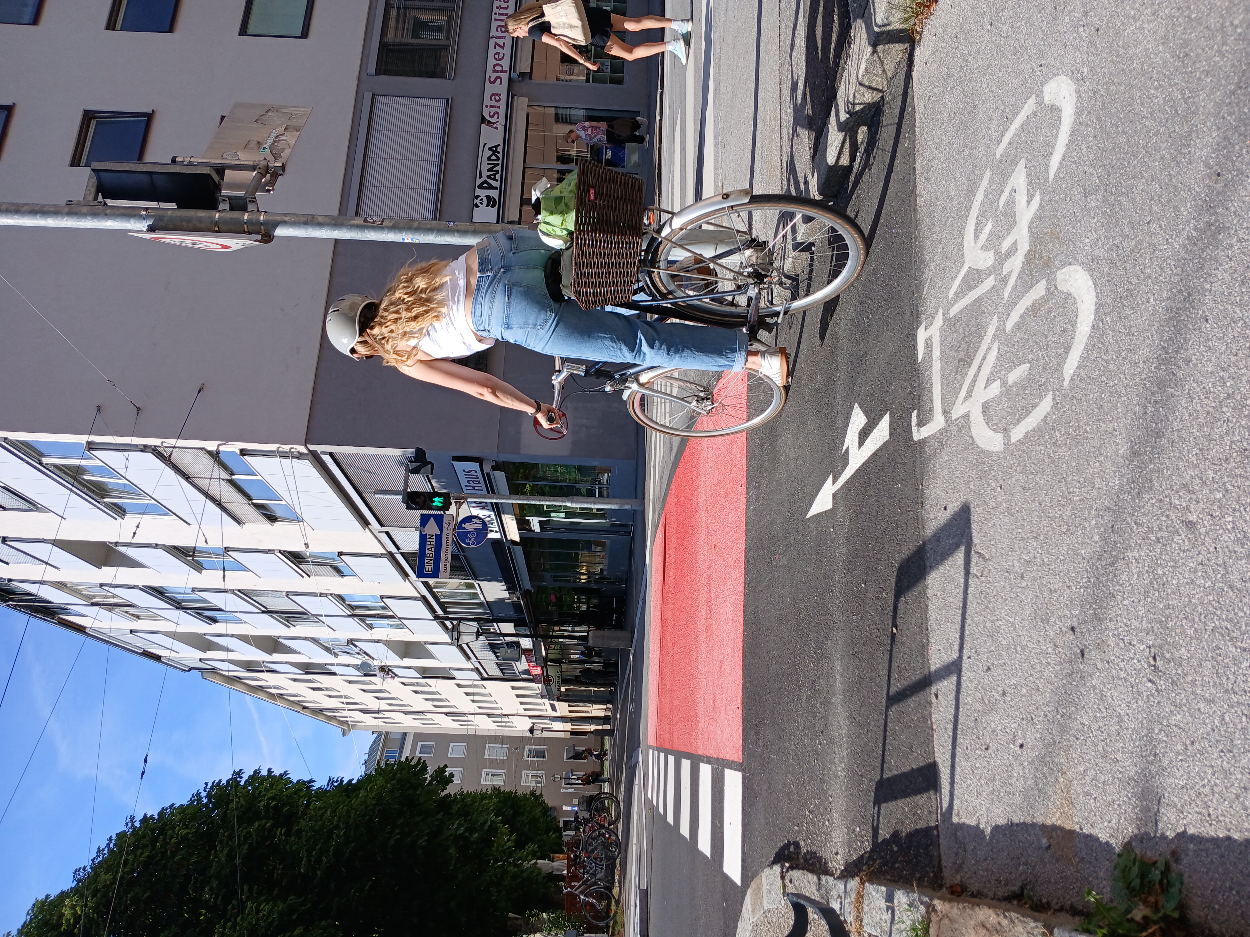 „Roter Teppich“ für die Fahrradfahrer:innen