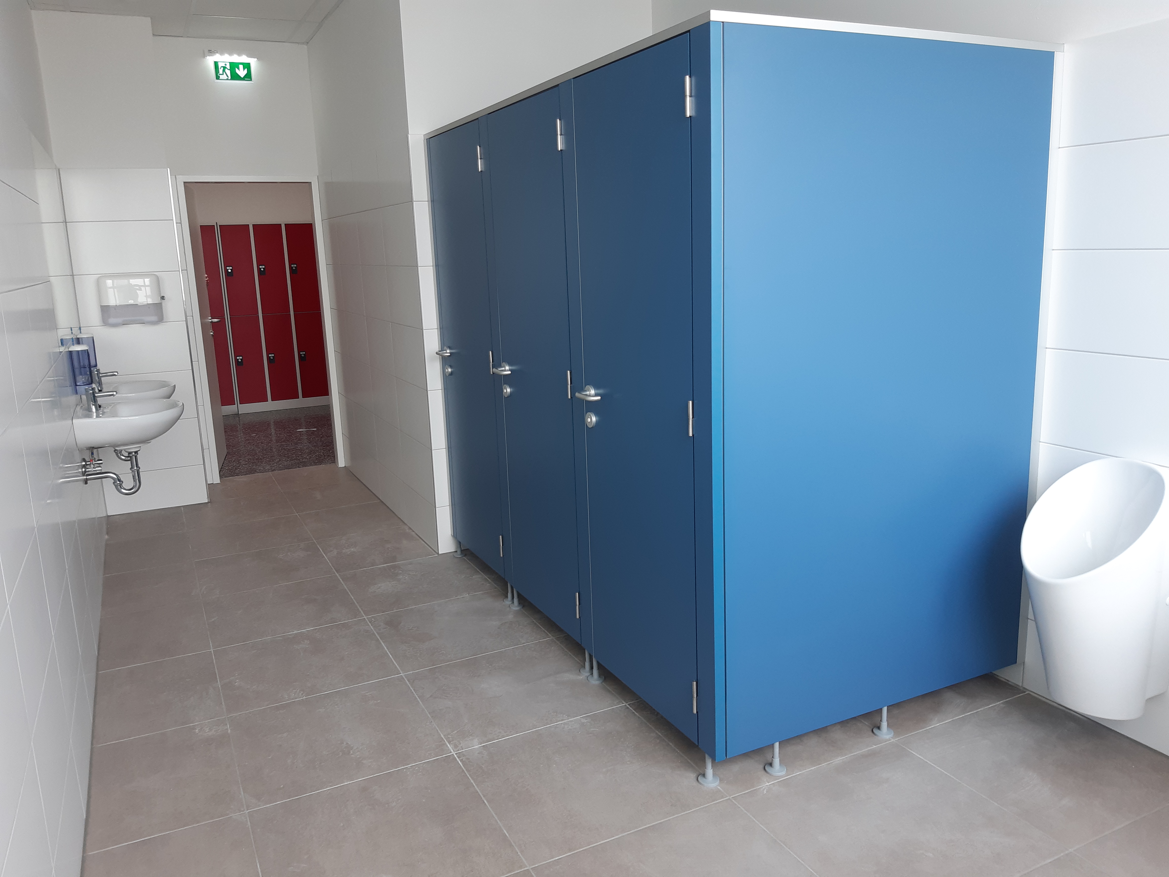 Die WC-Anlagen wurden auf 4 Etagen vollständig entkernt und modernisiert.