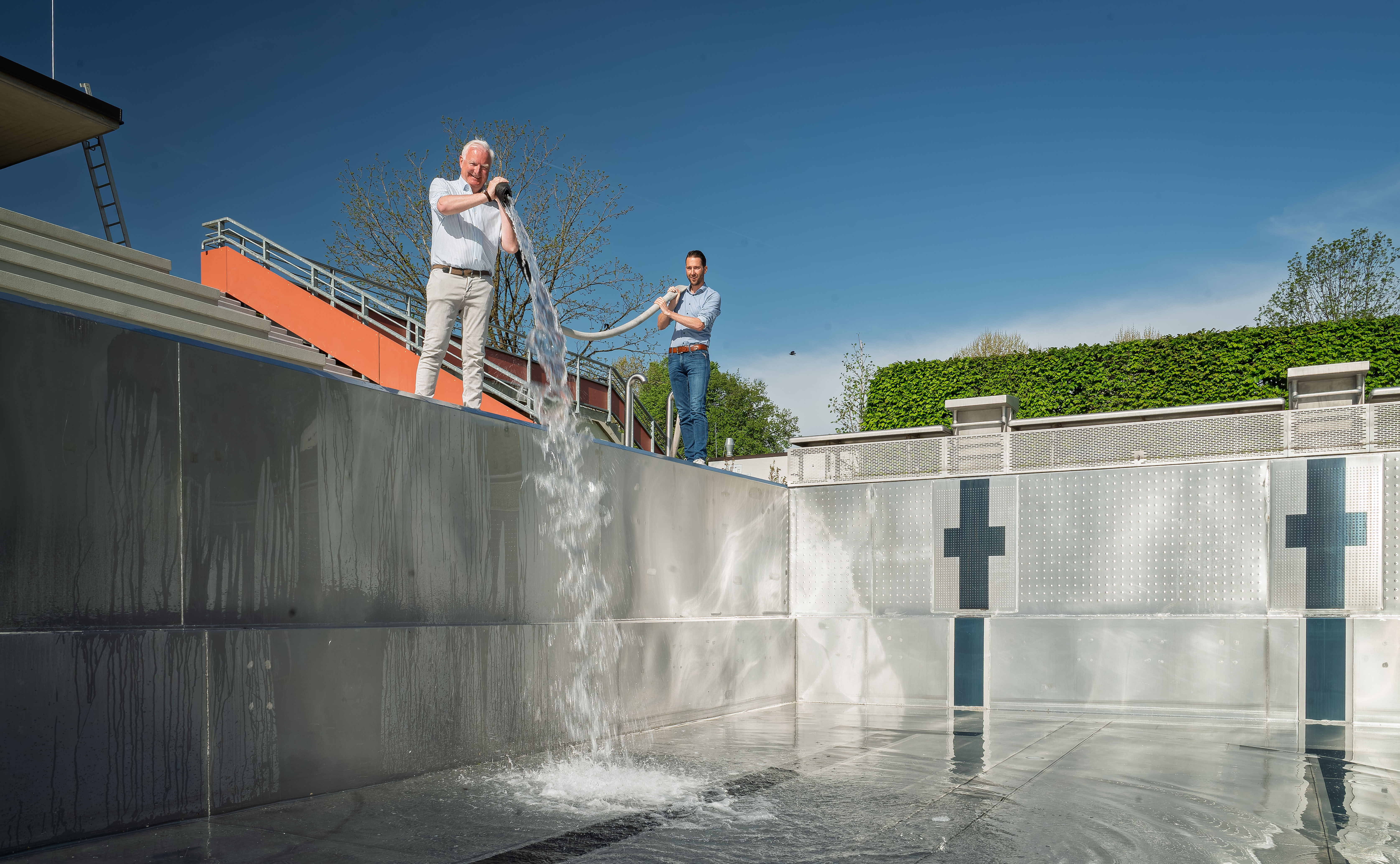 Wasser marsch! Die Becken werden gefüllt.