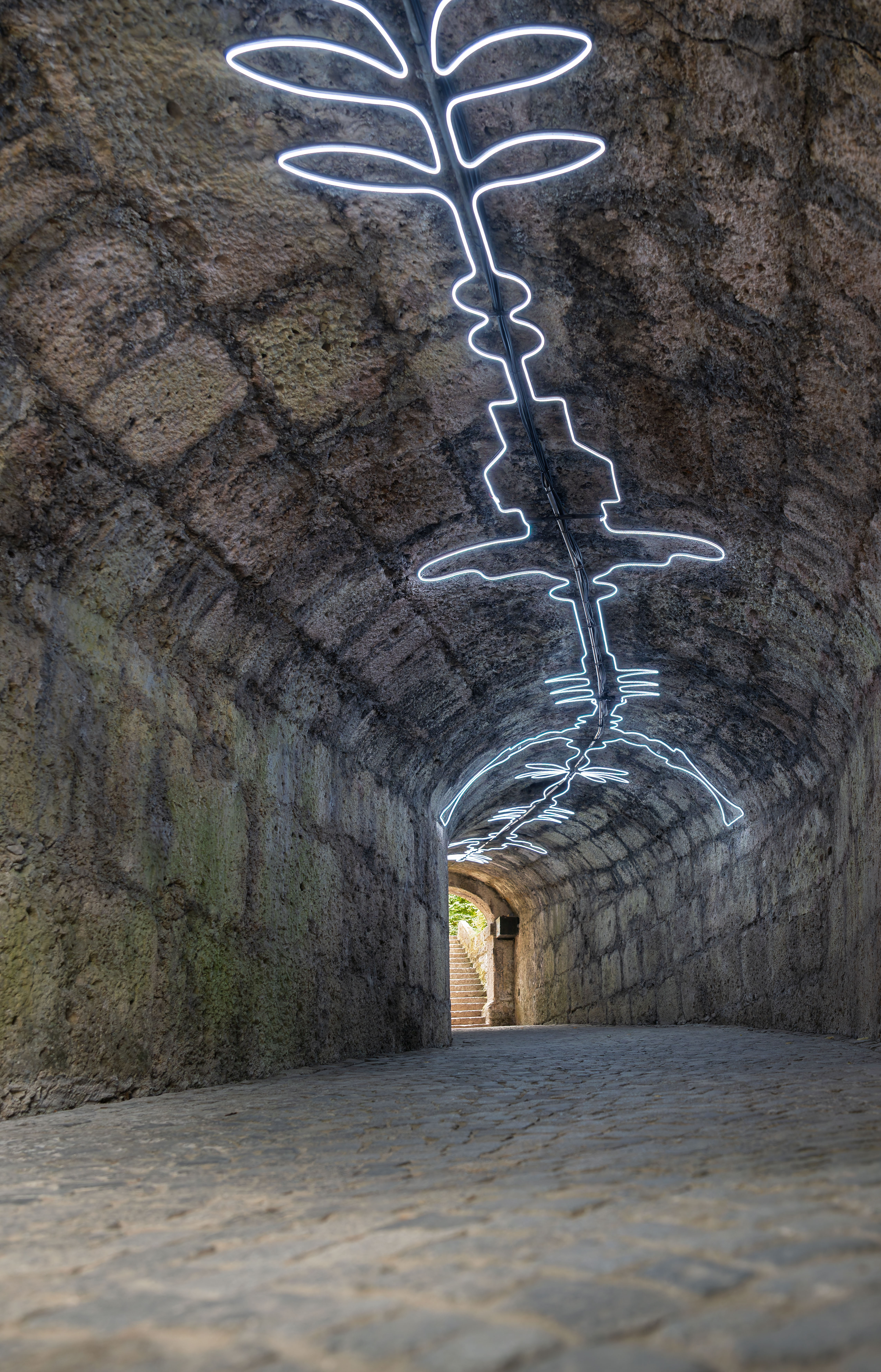 Lichtinstallation im Durchgangstunnel zwischen dem Zauberflötenspielplatz und dem Zwergerlgarten.