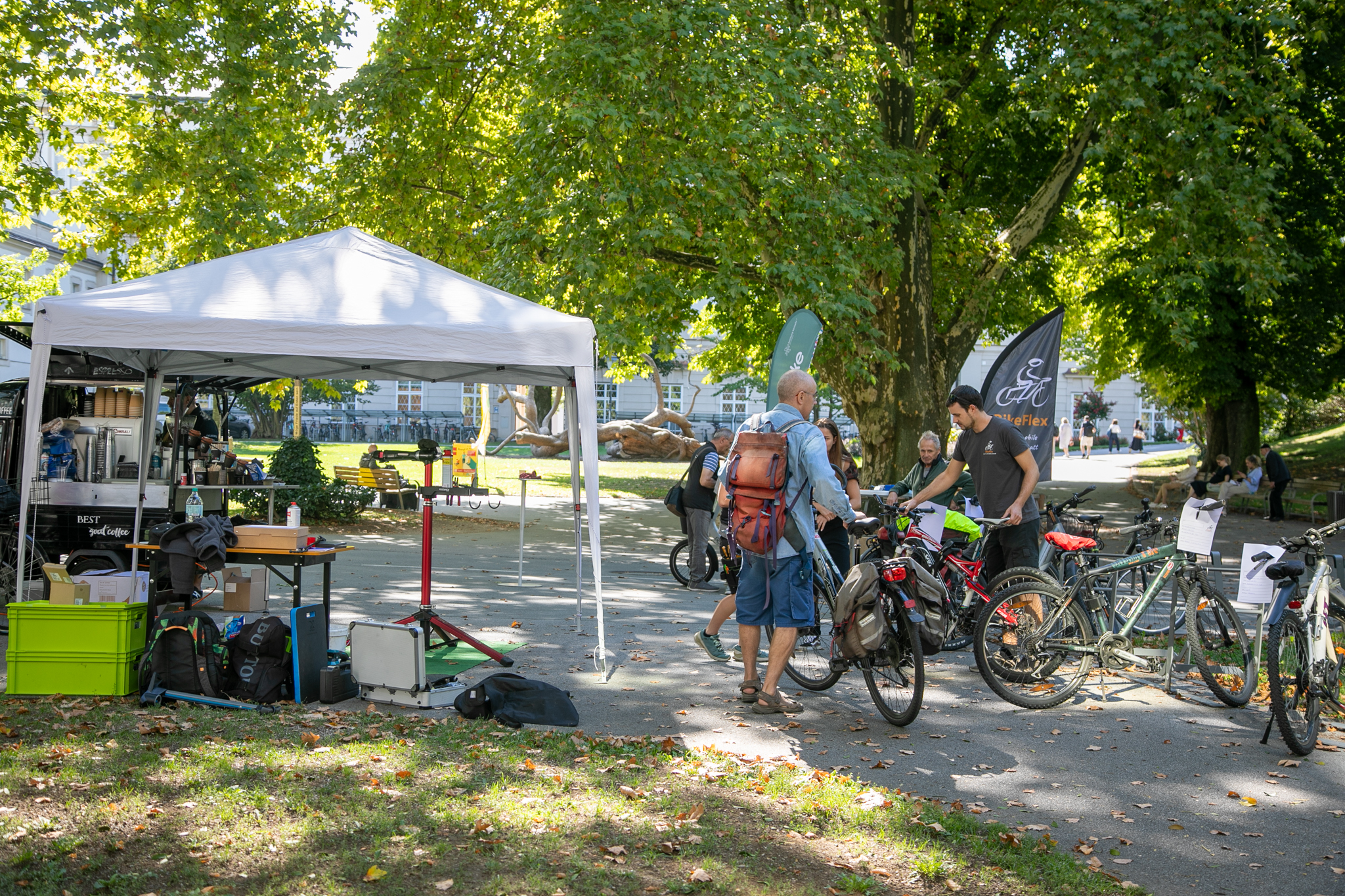 Mehr als 30 Fahrräder beim Mobilitätsfrühstück repariert
