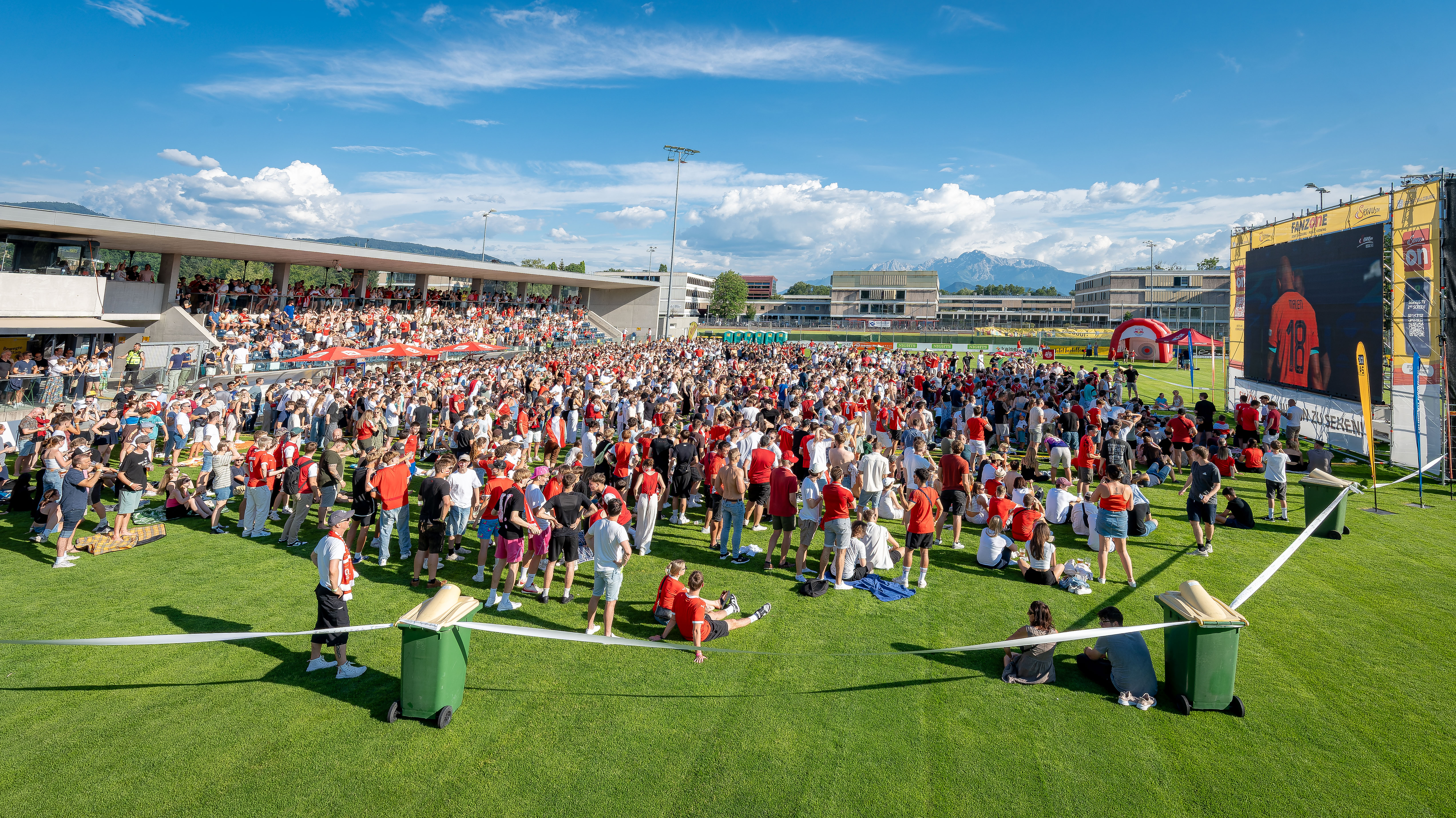 Die Fan Zone Nonntal im Stadion des SAK 1914