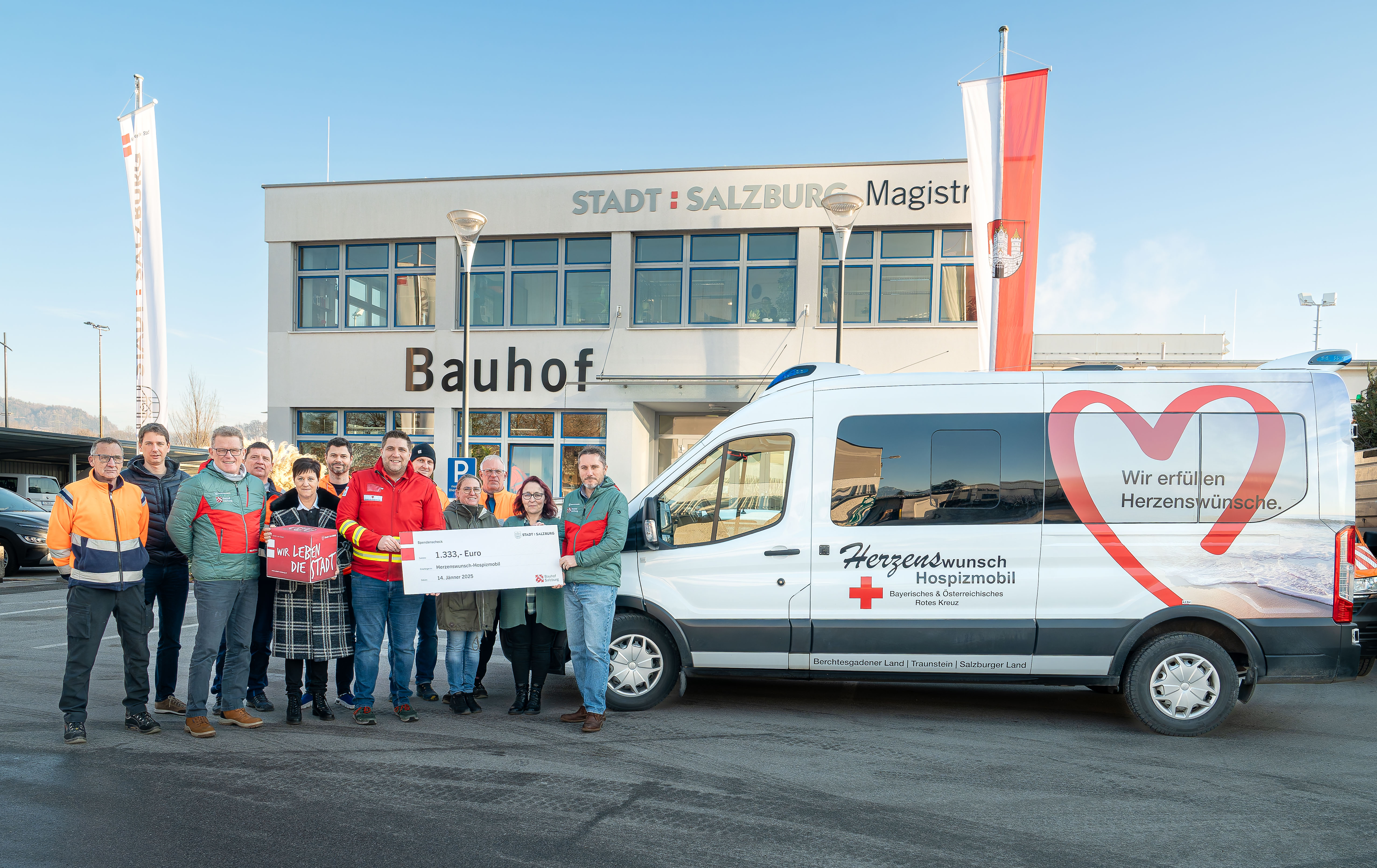Die Mitarbeiter:innen des städtischen Bauhofs haben diesmal über 1.300 Euro gesammelt!