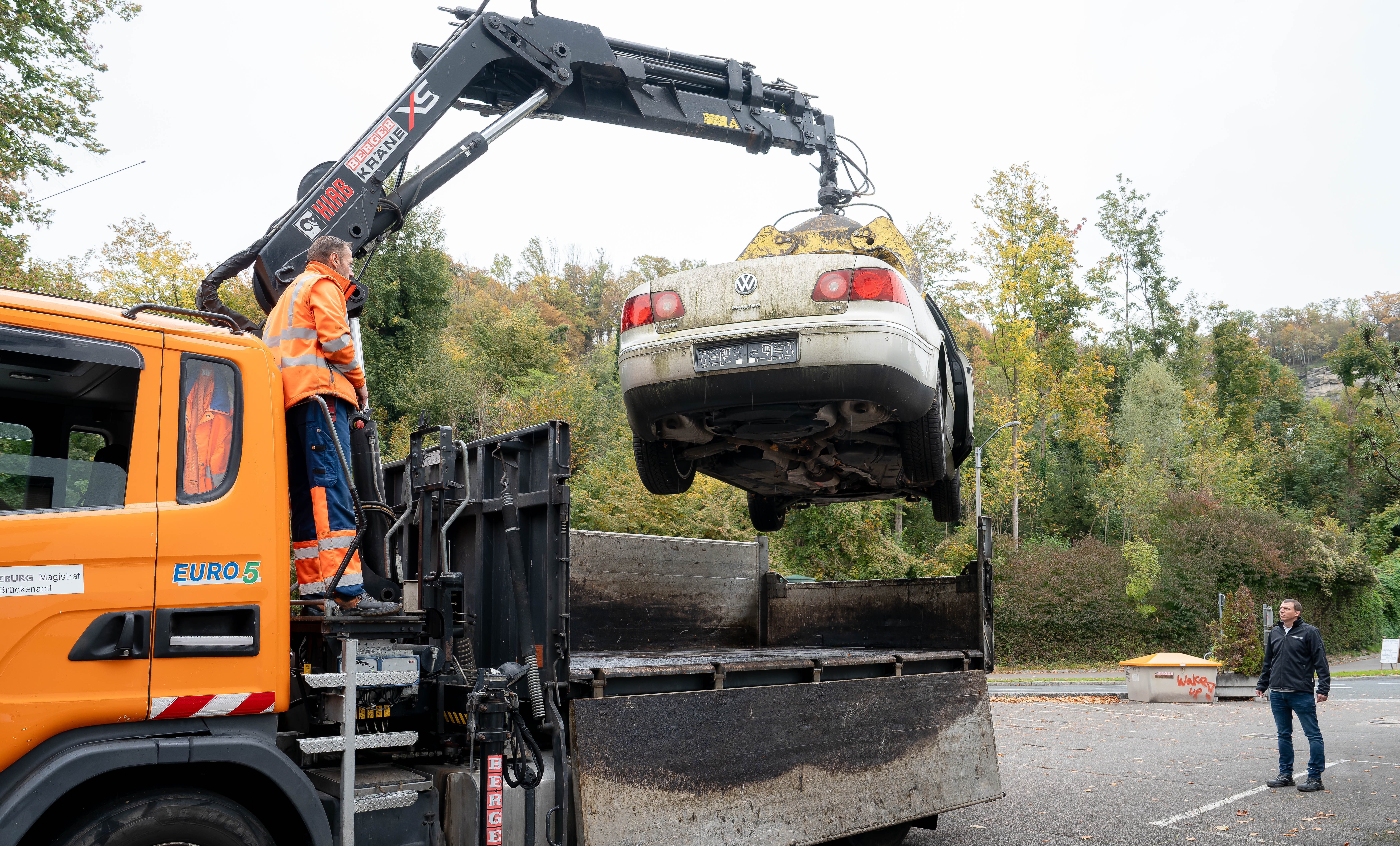 Autowracks werden professionell entsorgt