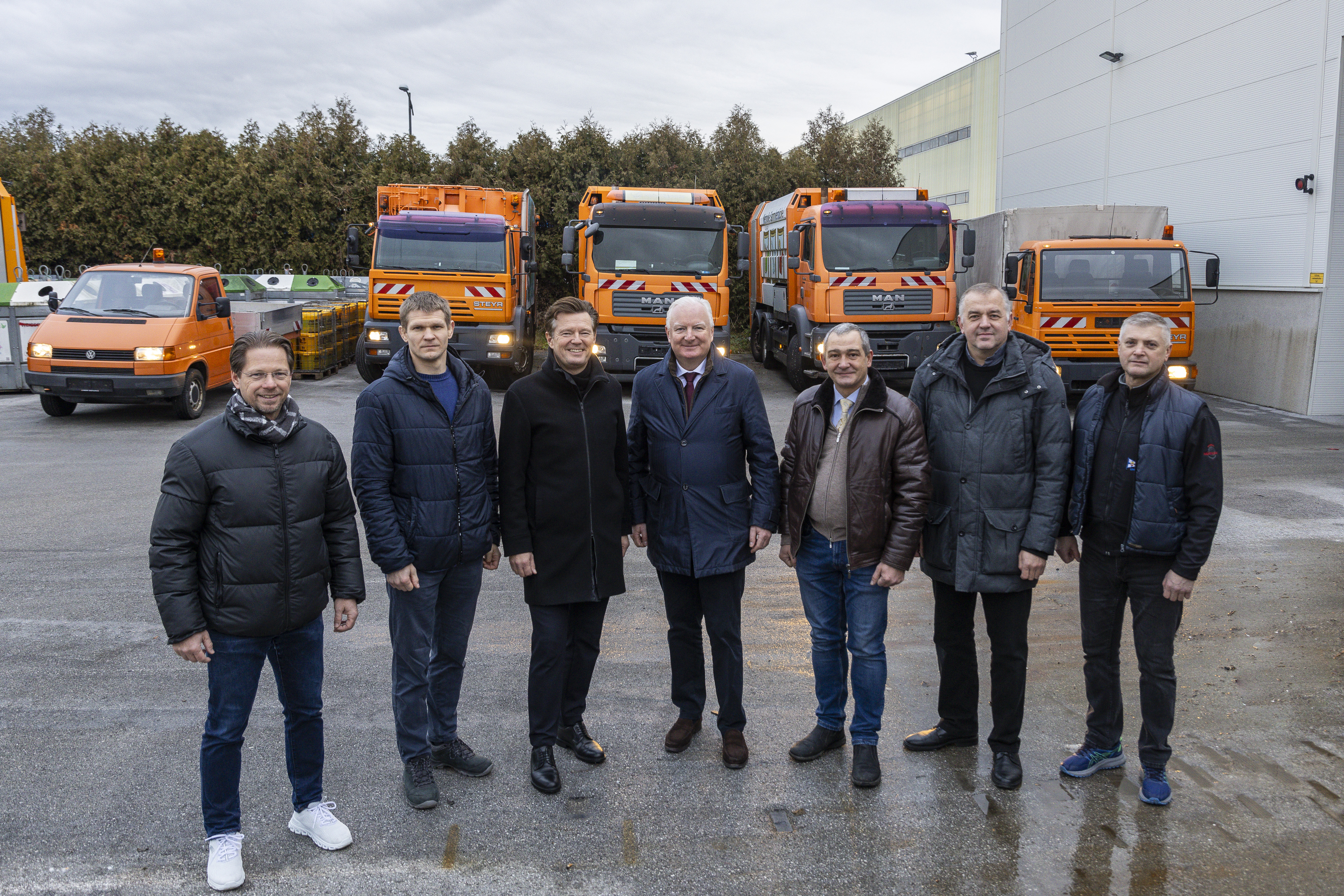 Übergabe der Müllfahrzeuge an die Ukraine: