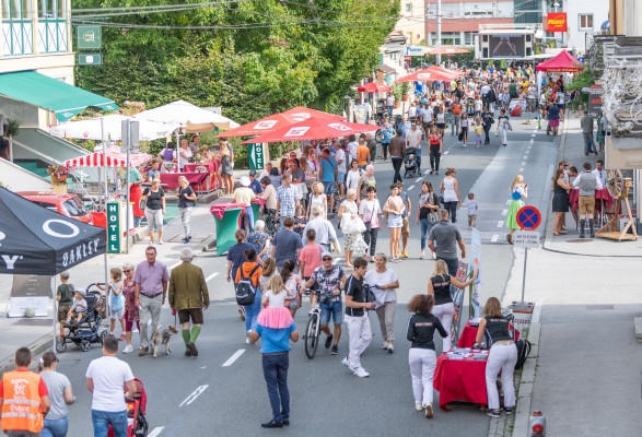 Die Maxglaner Hauptstraße wird wieder zum Festplatz.