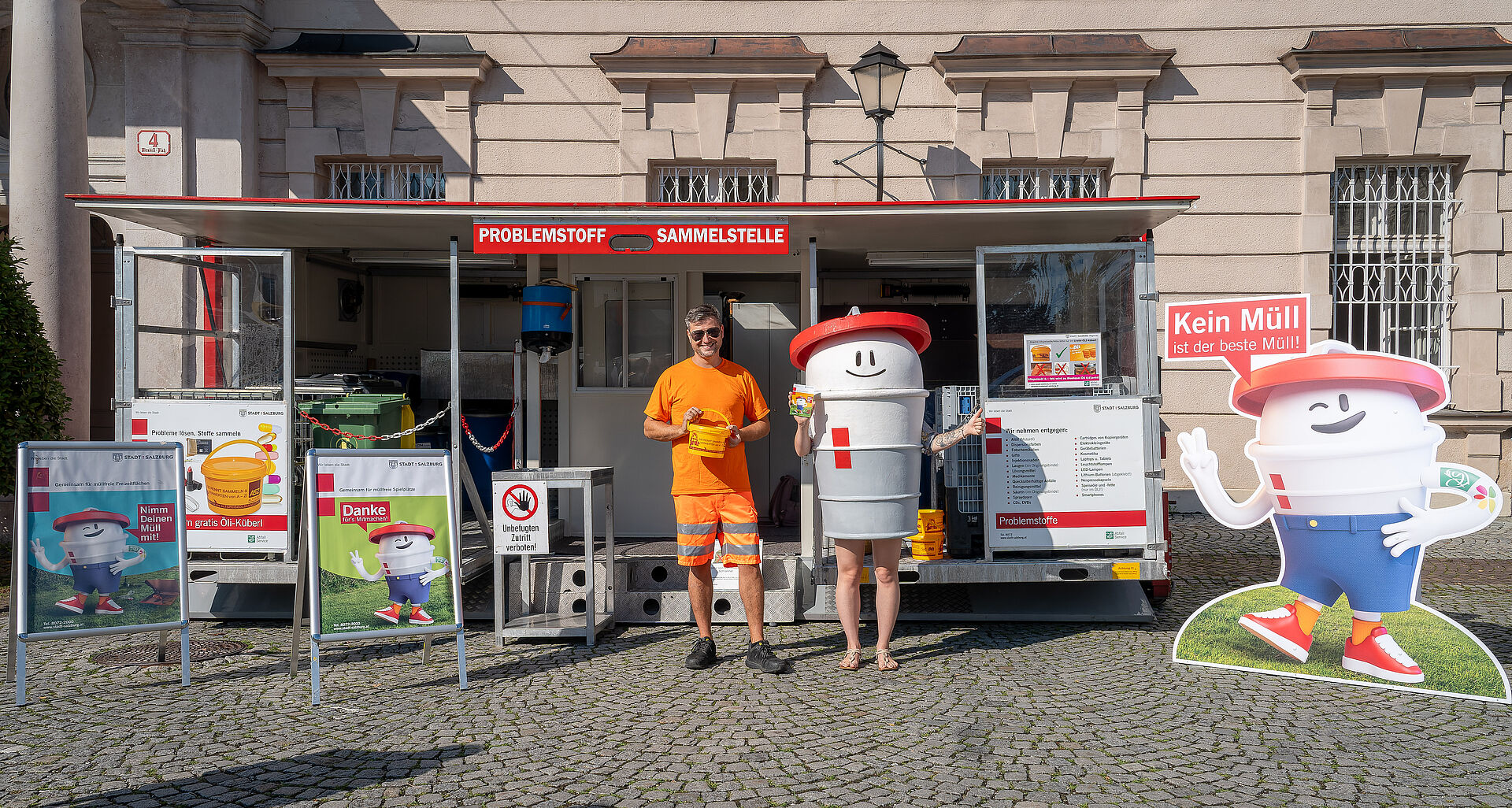 Mülli besuchte auch Kollegen vom Abfallservice bei der Problemstoffsammelstelle