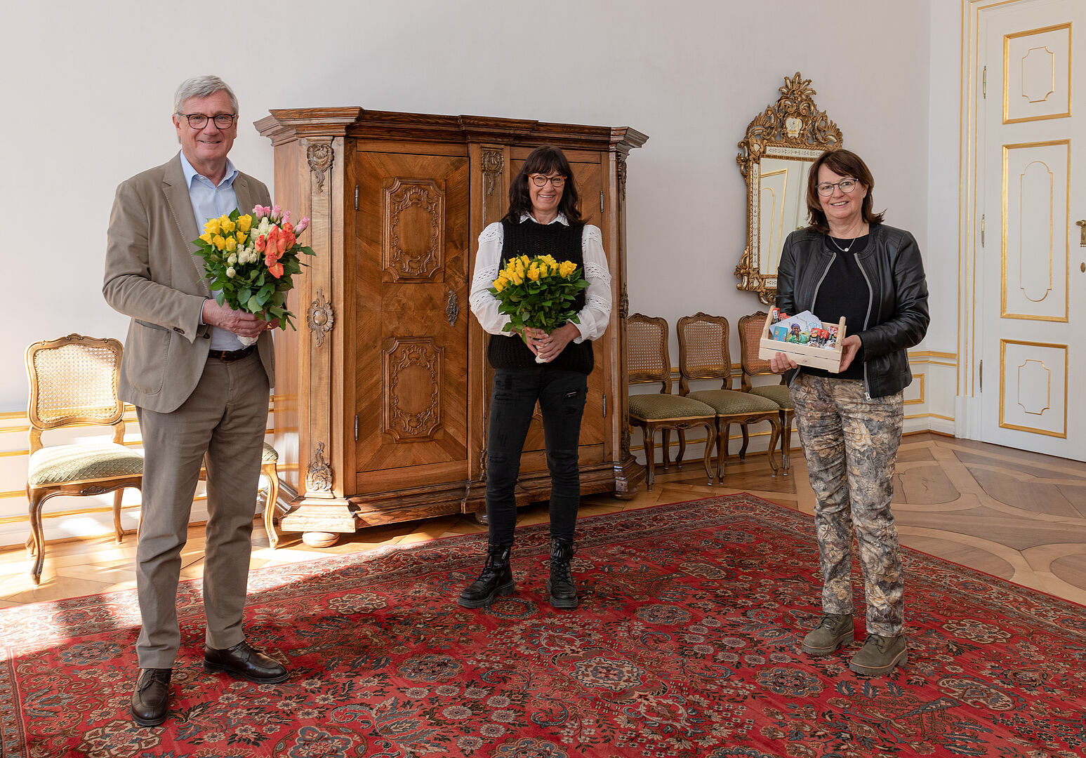 Rosenverteilaktion soll FAIRTRADE-Idee in der Bevölkerung stärken.