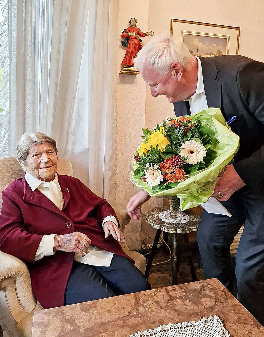 Glückwünsche zum 100. Geburtstag