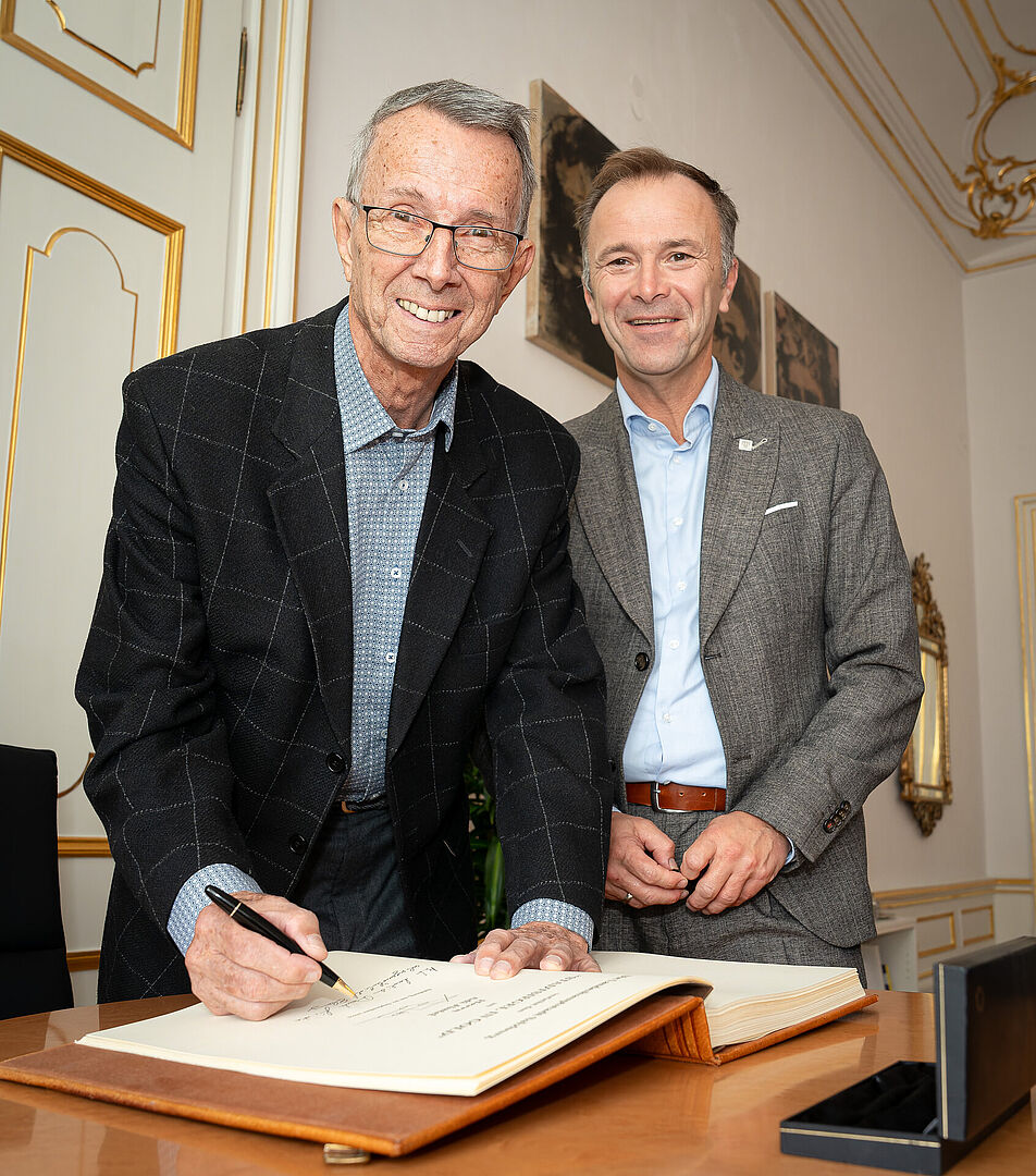 Stadtsiegel in Gold für Adi Jüstel