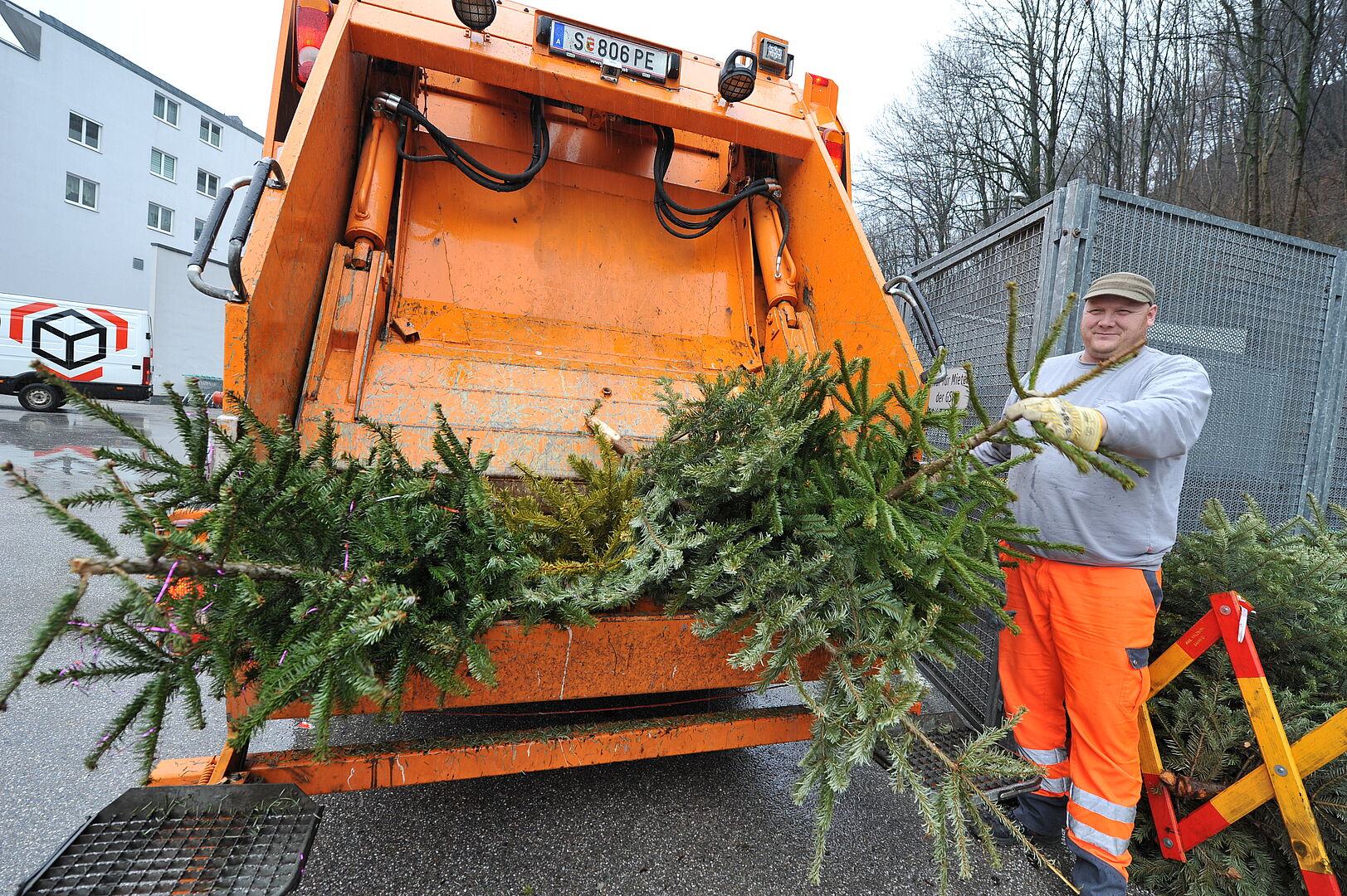 Ohne Lametta macht der alte Christbaum Meter: Kostenlose Abholung durchs Abfallservice
