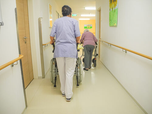 Lockerung in Pflegeeinrichtungen gefordert