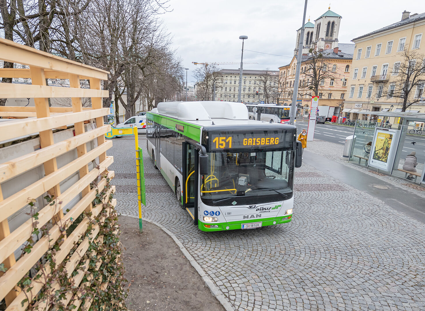 Gaisbergbuslinie 151 bei der Talstation Mirabellplatz