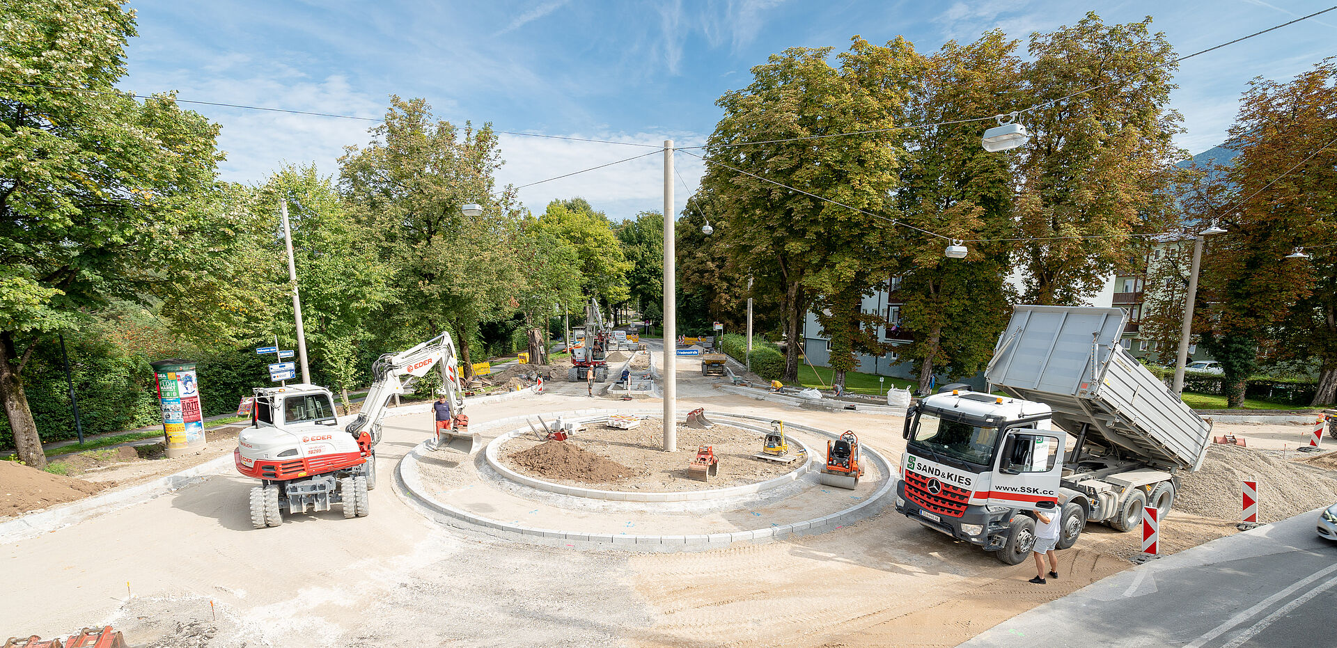 Der Kreisverkehr in der Hofhaymer Allee wird baulich umgesetzt