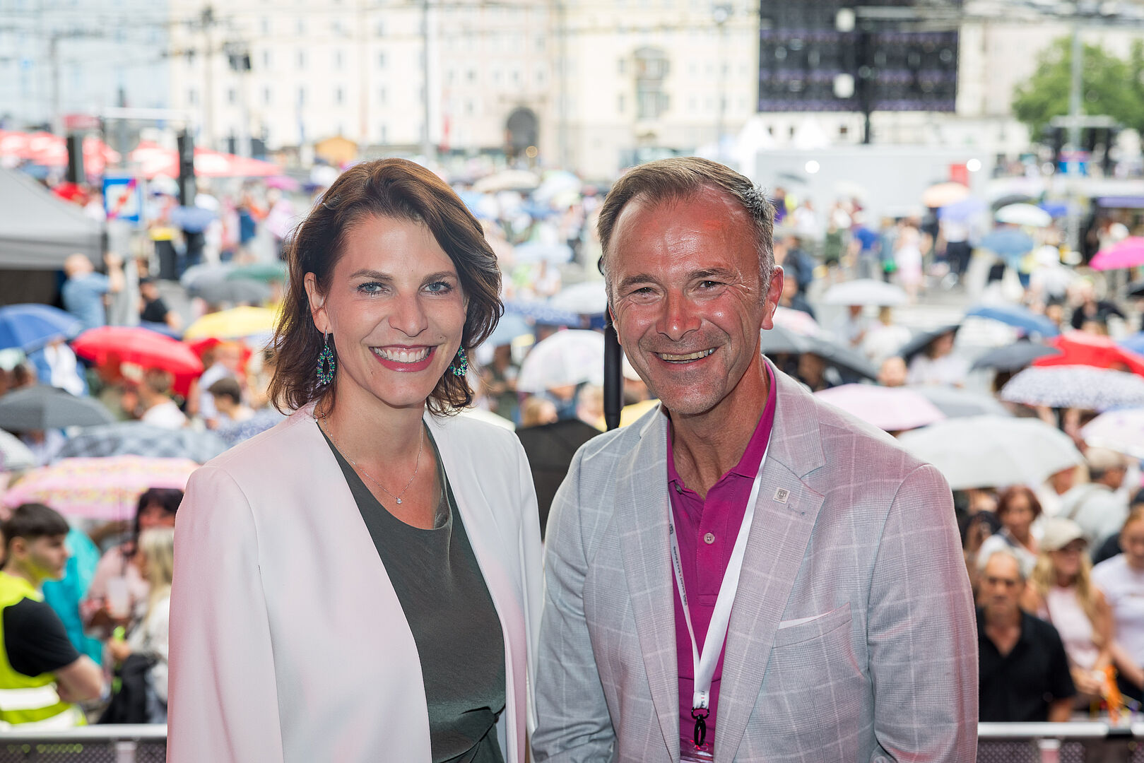 Bürgermeister Bernhard Auinger eröffnete heute gemeinsam mit der designierten Landeshauptfrau Karoline Edtstadler das Stadtfest