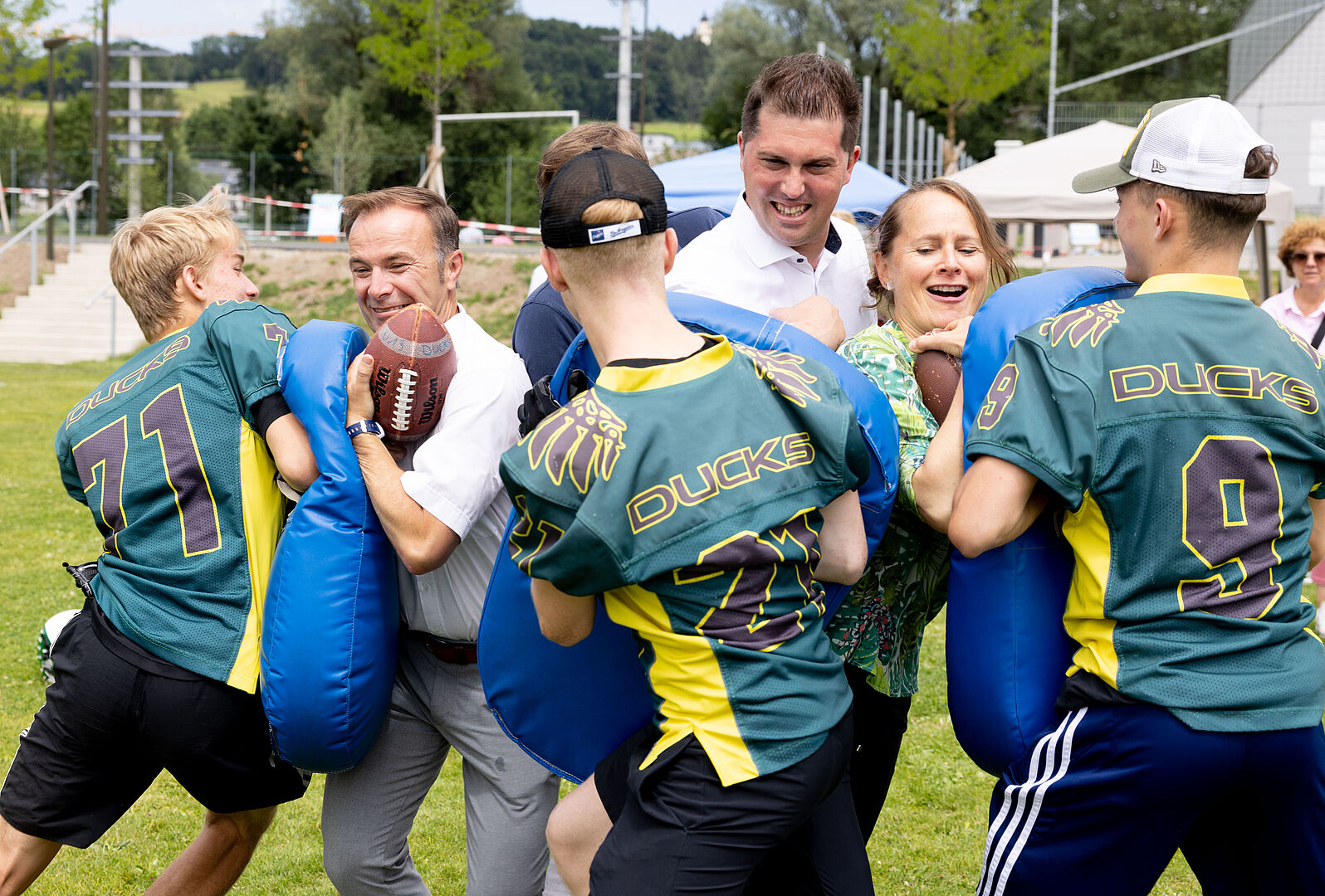 Vizebürgermeister Bernhard Auinger, ÖVP Gemeinderat und Sportsprecher Jurica Mustac und Stadträtin Martina Berthold in vollem Einsatz beim 1. Sport-Action-Day