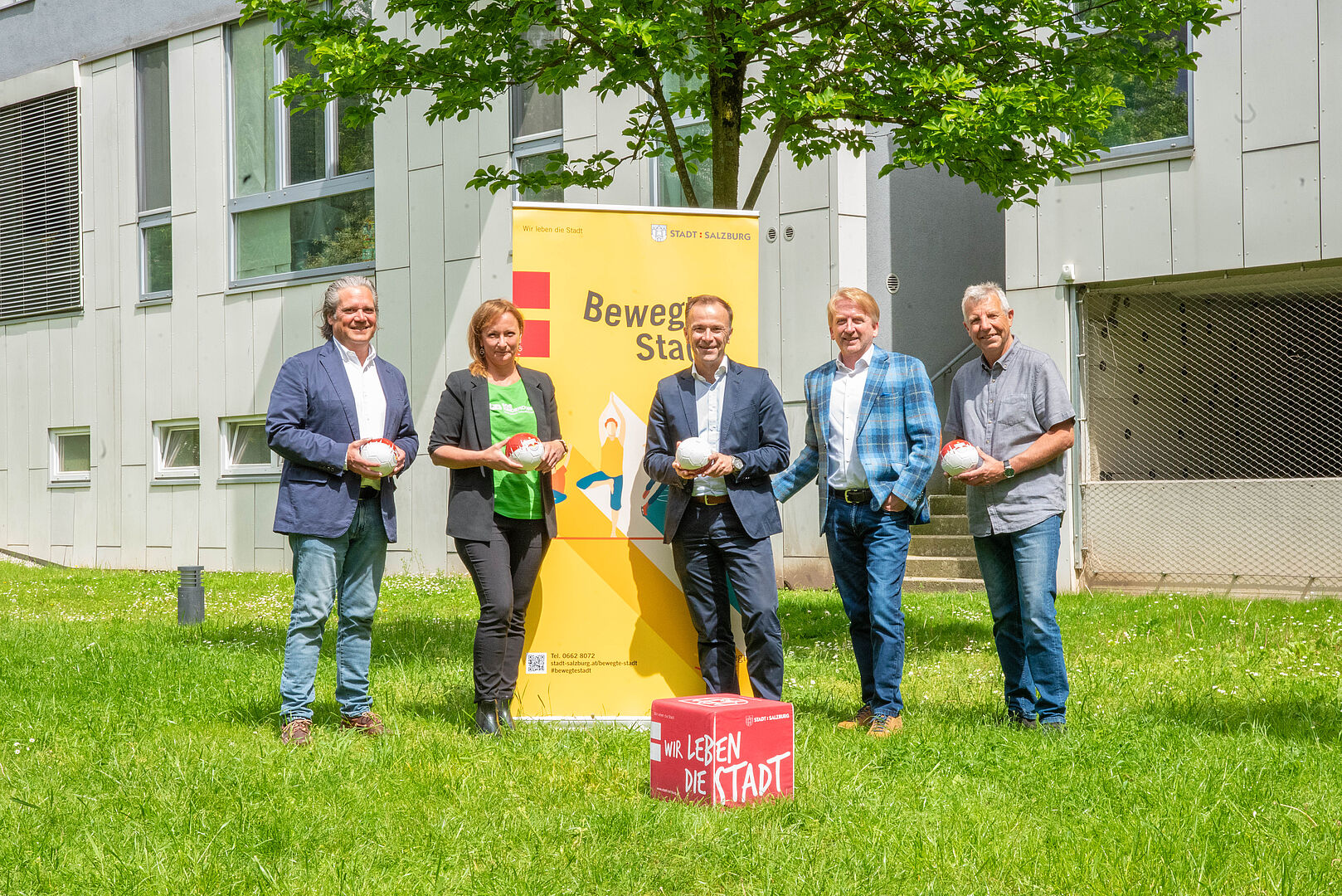 v.l.n.r.: Bernhard Huber (gswb), Evelyn Wörndl (SOS-Kinderdorf), Bürgermeister Bernhard Auinger, Heiko Rammler (Die Salzburg) und Christian Wimmer (Salzburg Wohnbau)