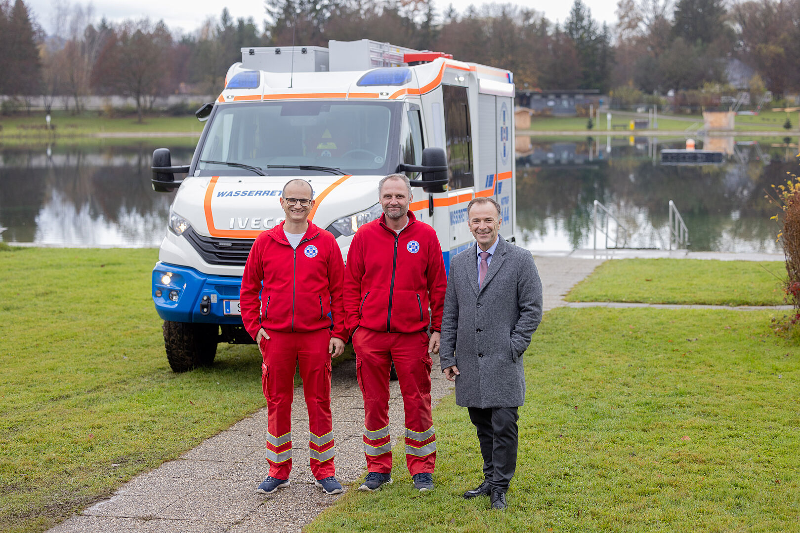 Moderner Mannschaftstransporter für Wasserrettung