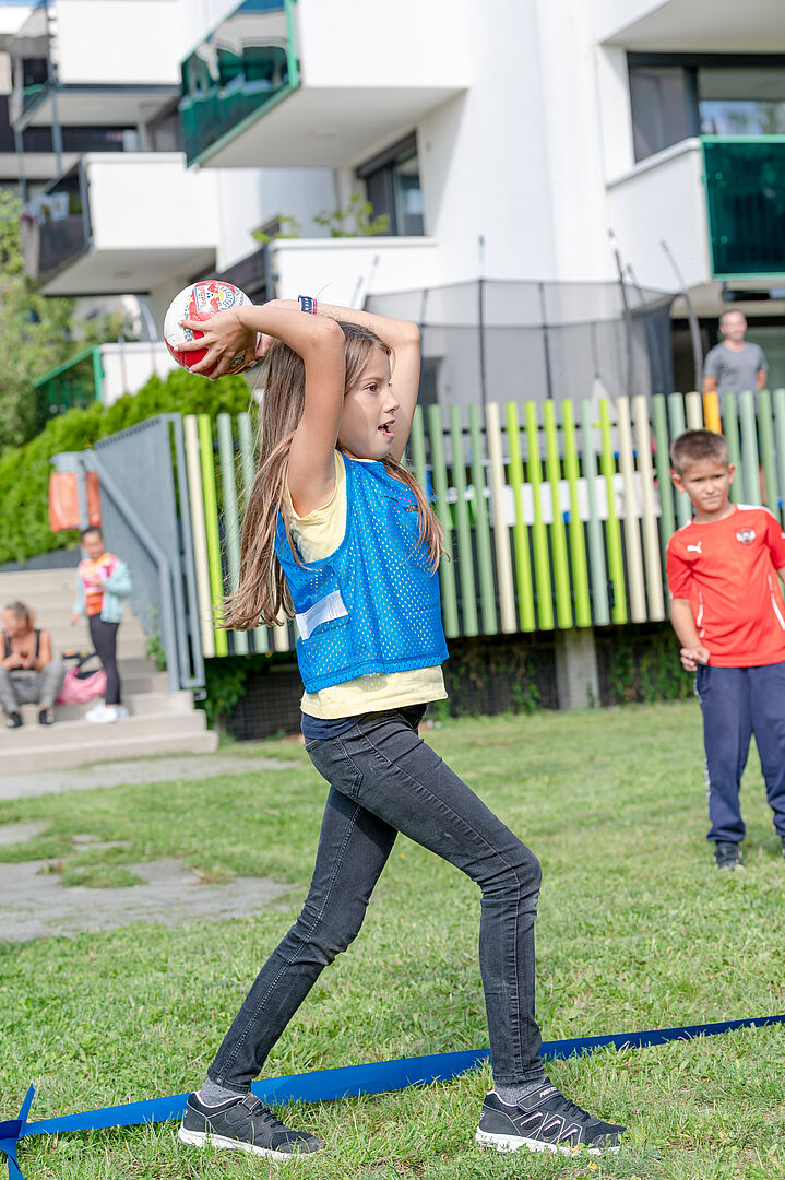 Kinder haben ein Recht auf spielen und herumtoben