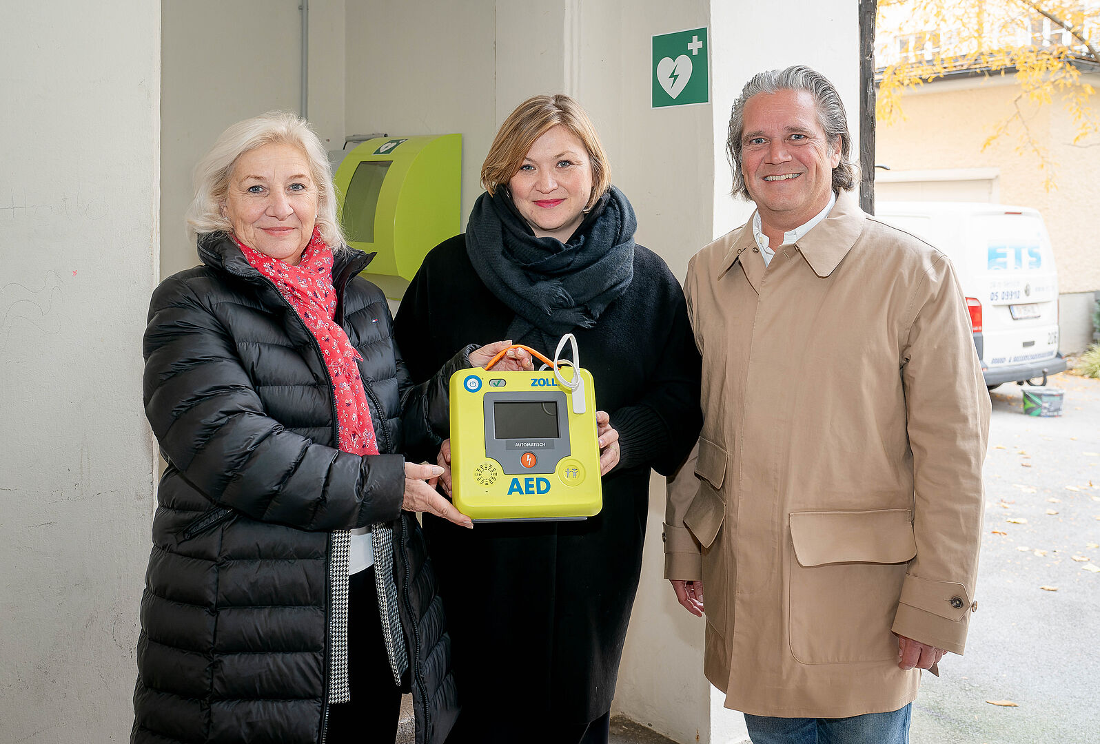 Begutachteten den Defi in der Lessingstraße 3:
