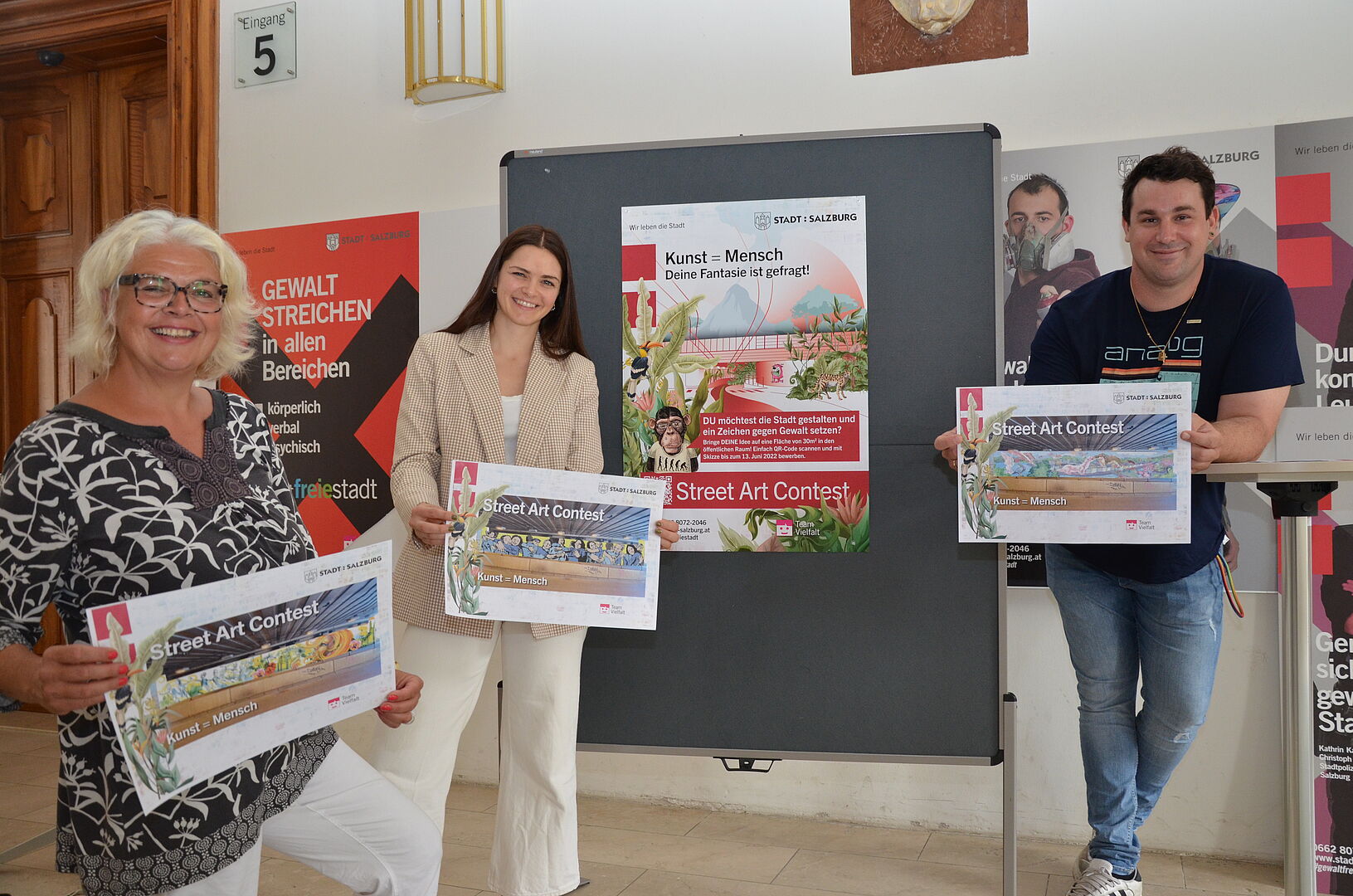 Präsentierten die Gewinner-Projekte des 1. Street Art Contests der Stadt: