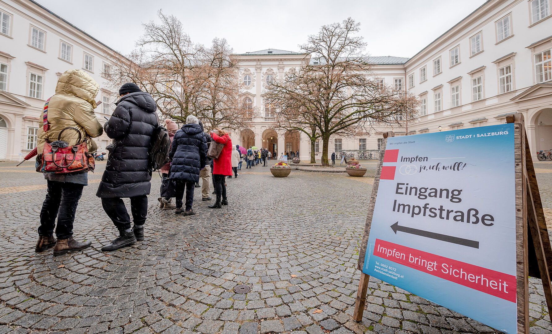 Gleich zu Beginn bildetet sich eine lange Schlange.